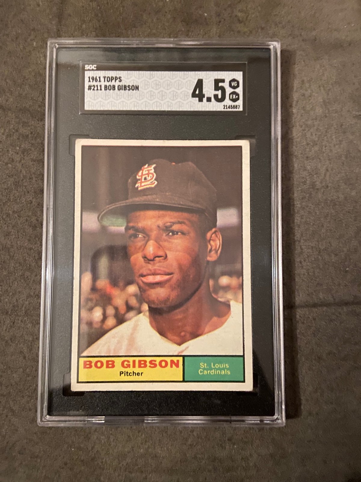 1961 TOPPS #211 BOB GIBSON SGC 4.5 BASEBALL CARD SHARP!