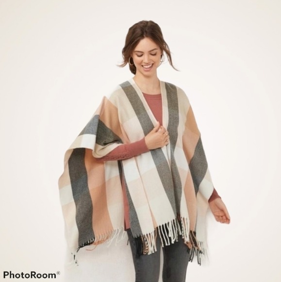 LC Lauren Conrad Fringed Wrap