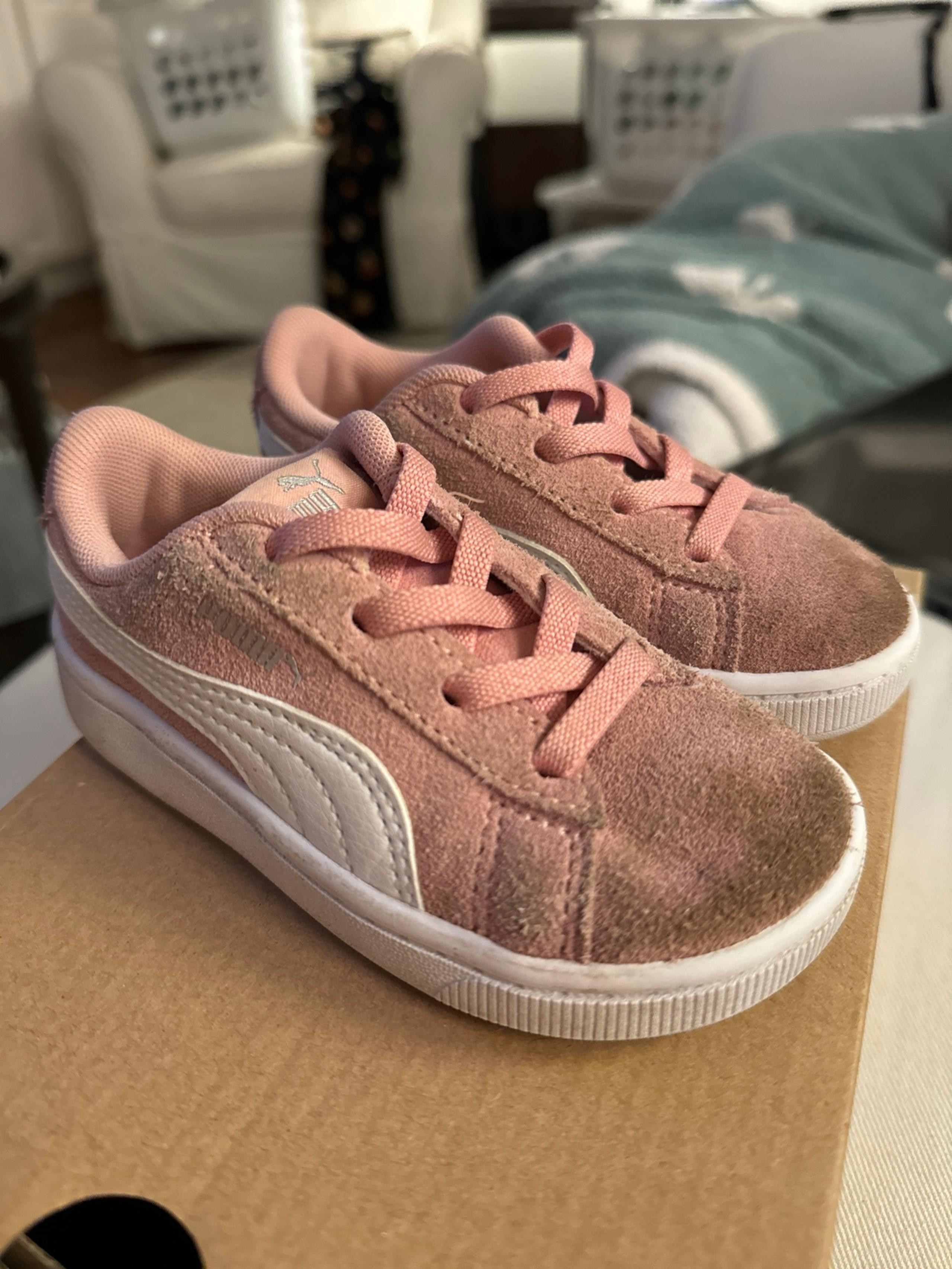 Puma Girls size 7 pink suede shoes