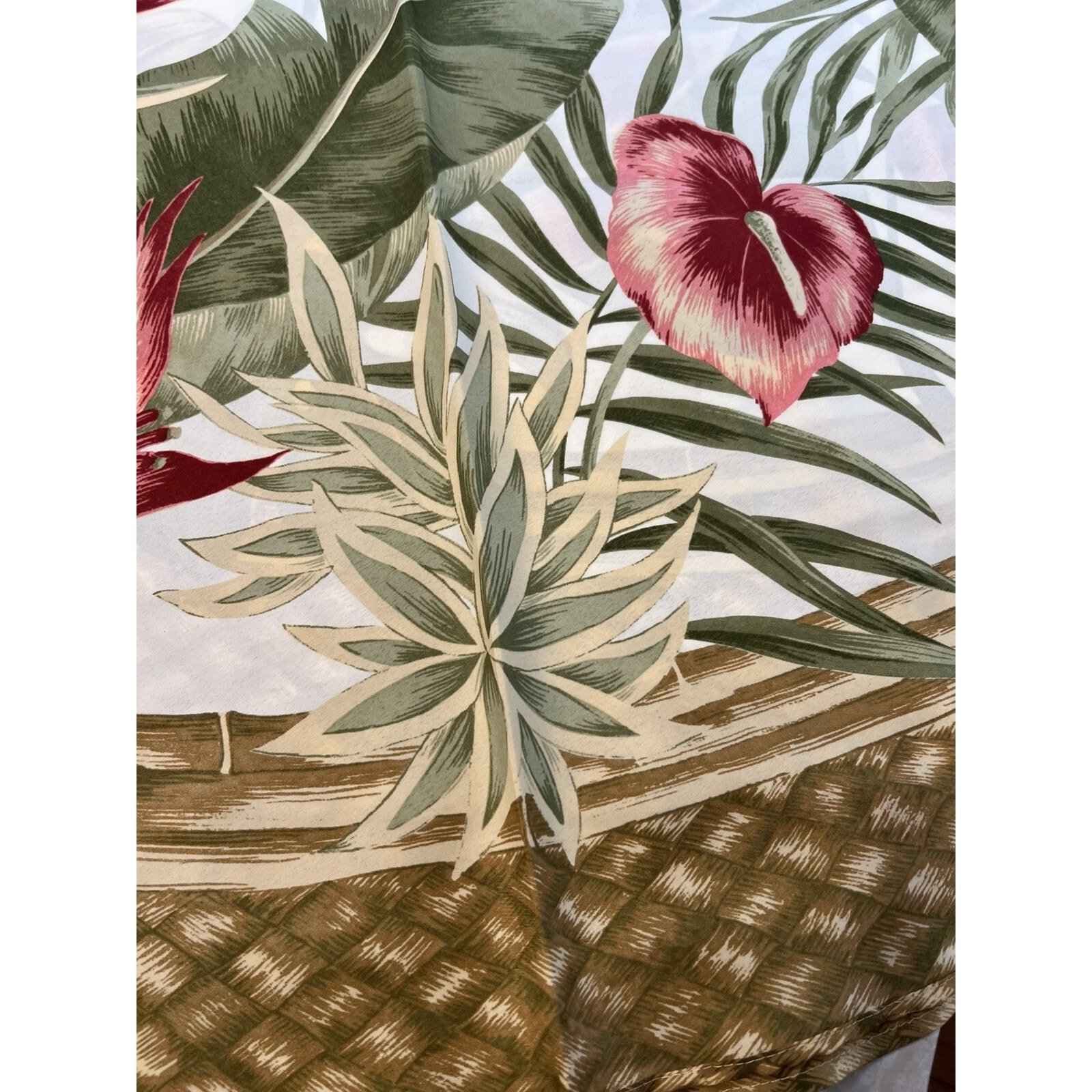 Round 70 ” Tropical Flowers Tablecloth Hawaiian Kauhale Living Luau