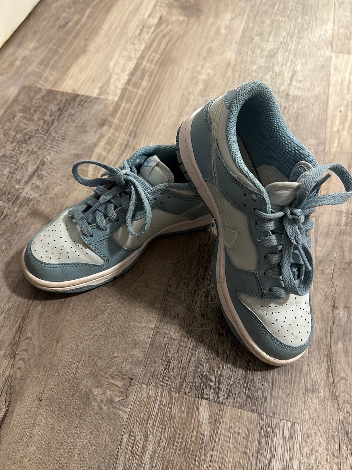 Kids Nike Dunk low AURA size 3.5Y