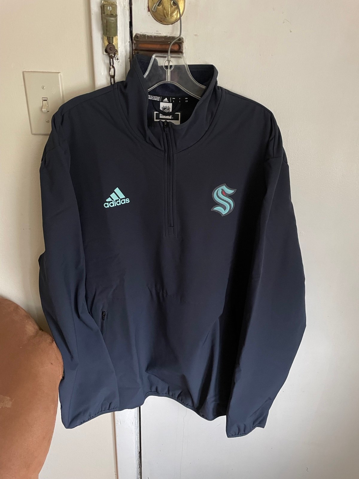 Seattle Kraken Adidas men’s NHL 1/4 zip storm jacket L