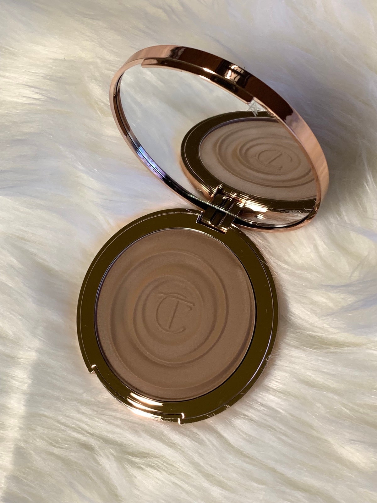 Charlotte Tilbury beautiful skin sun-kissed glow cream bronzer in 1 Fair
