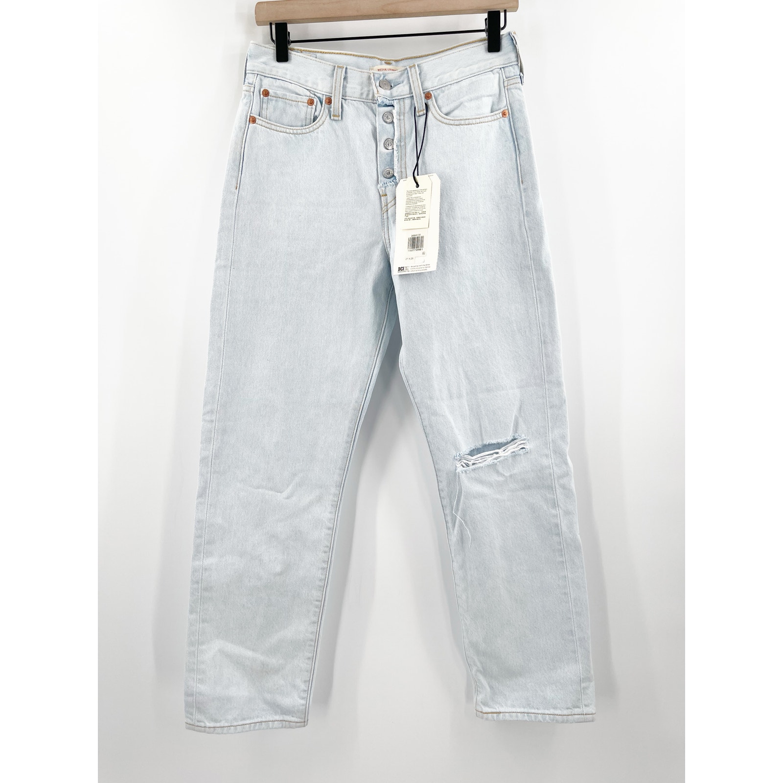 LEVI'S PREMIUM Wedgie Straight Size W27x L28 NWT Women's 100% Cotton Light Wash