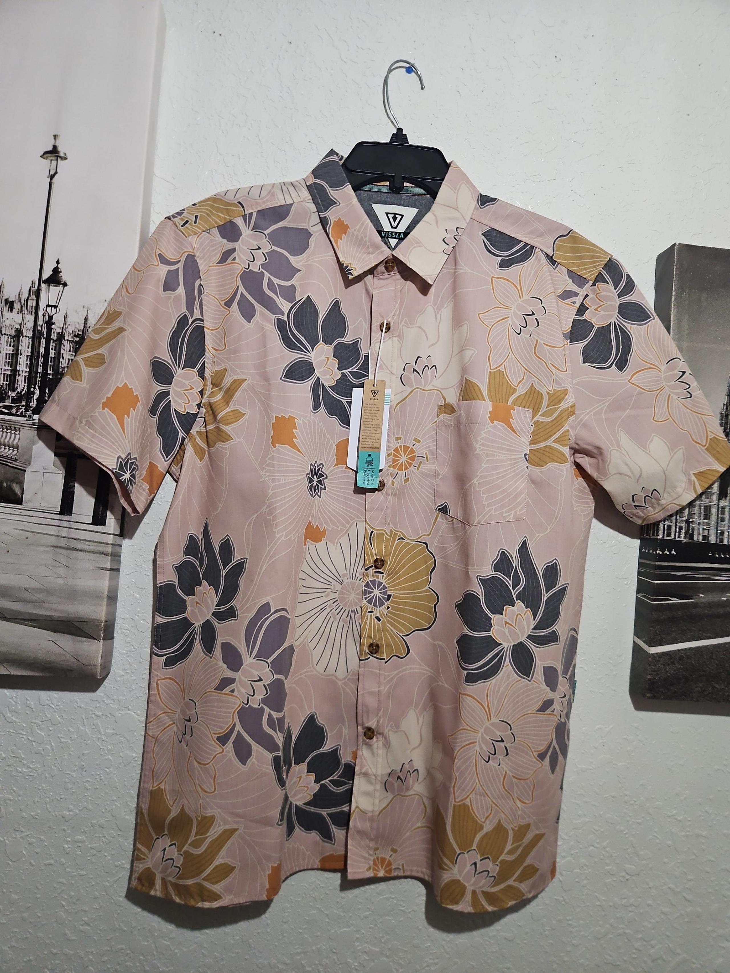 Vissla Men's AOP Floral Hawaiian Shirt Large Button Up Short Sleeve Casual