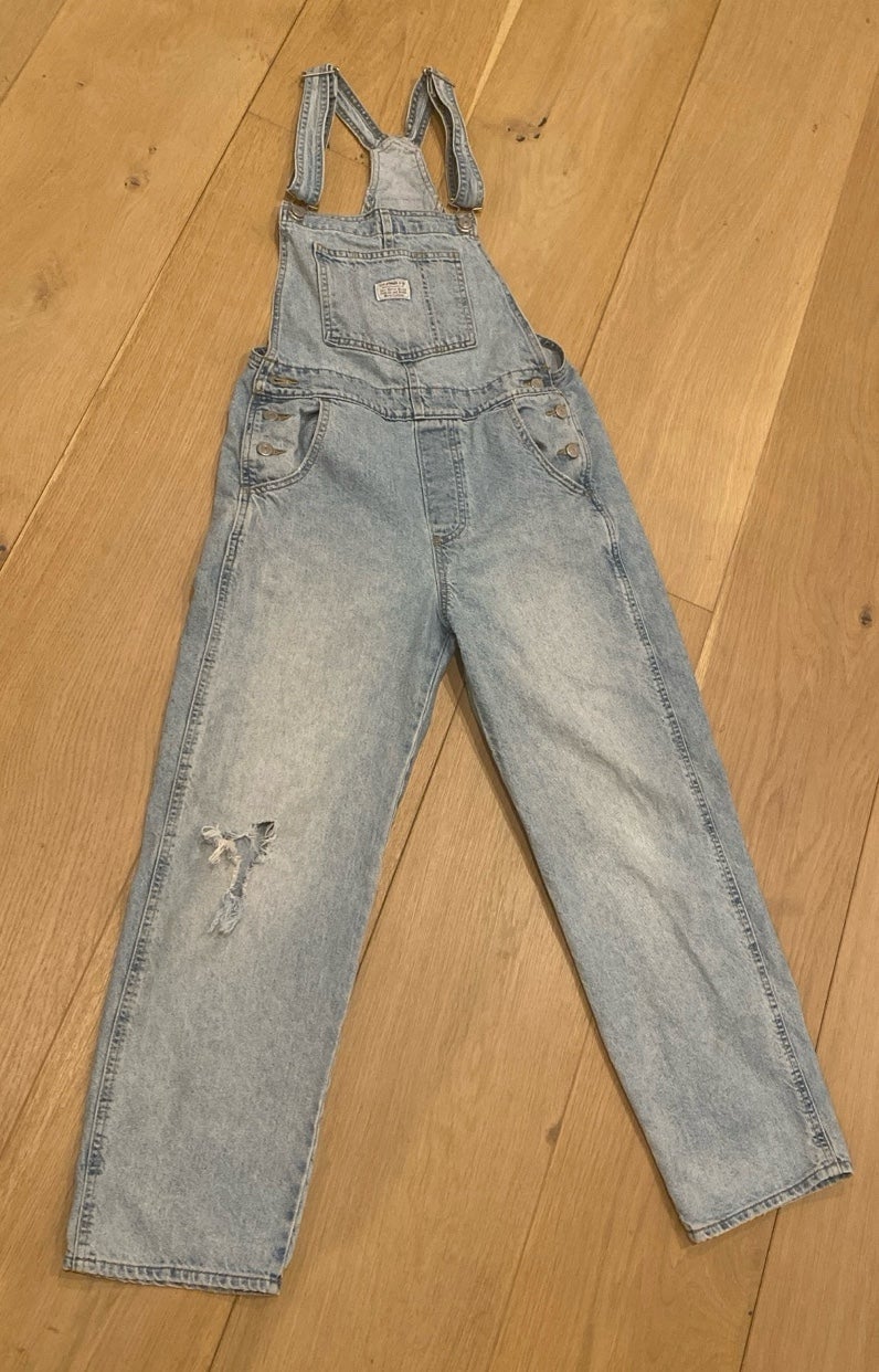 Levi’s Overalls denim light washed size small