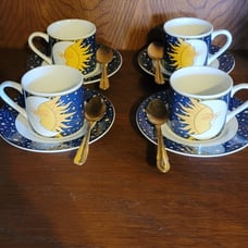 Set OF 4 CUPS SAUCERS AND SPOONS VITROMASTER GALAXY 1993