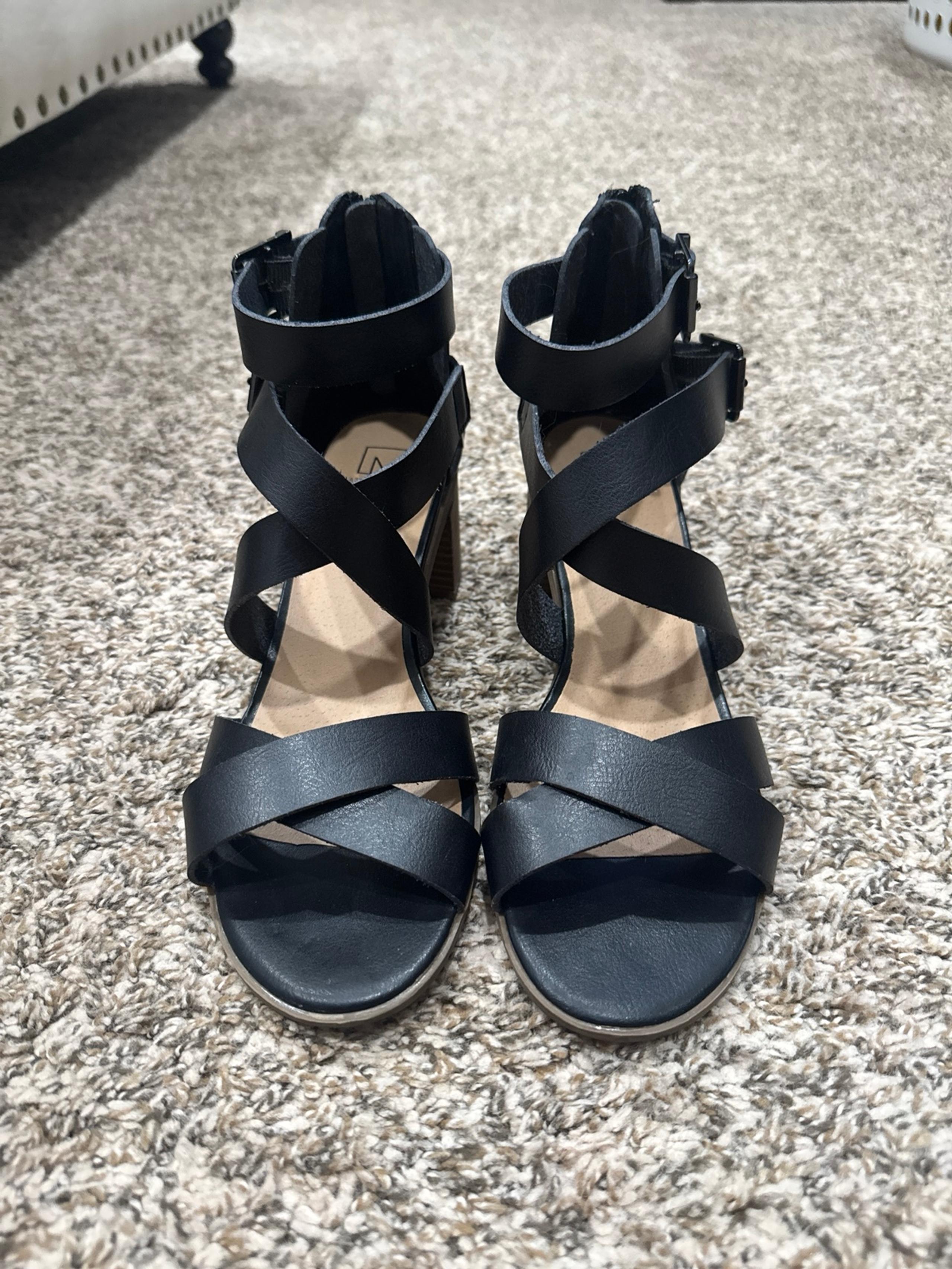 Material Girl black sandals size 9