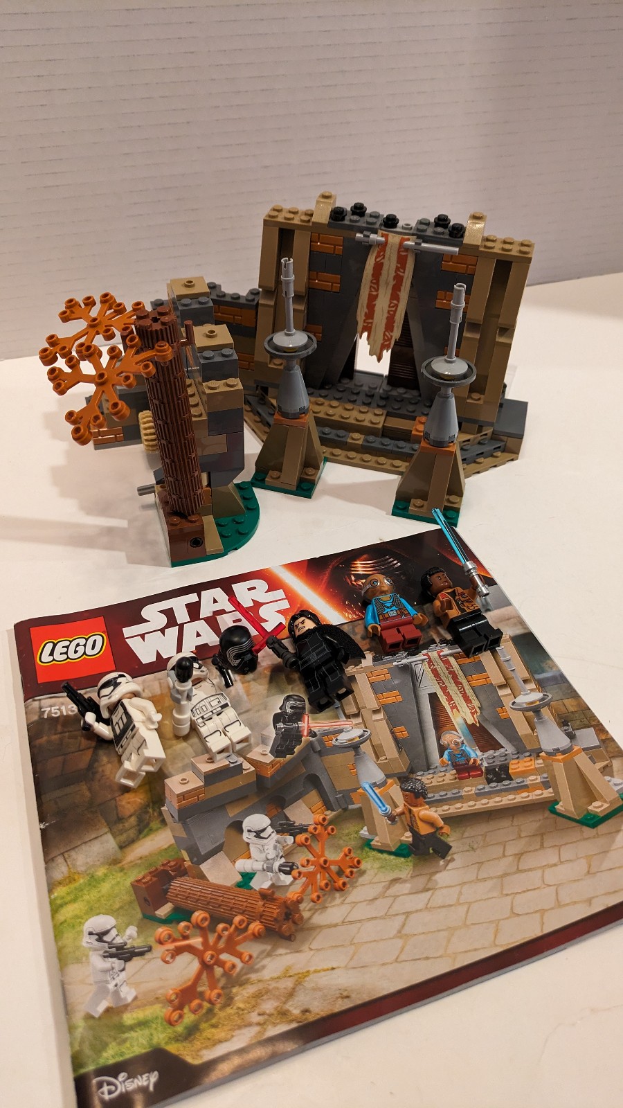 LEGO 75139 Star Wars Battle on Takodana complete with 5 minifigs