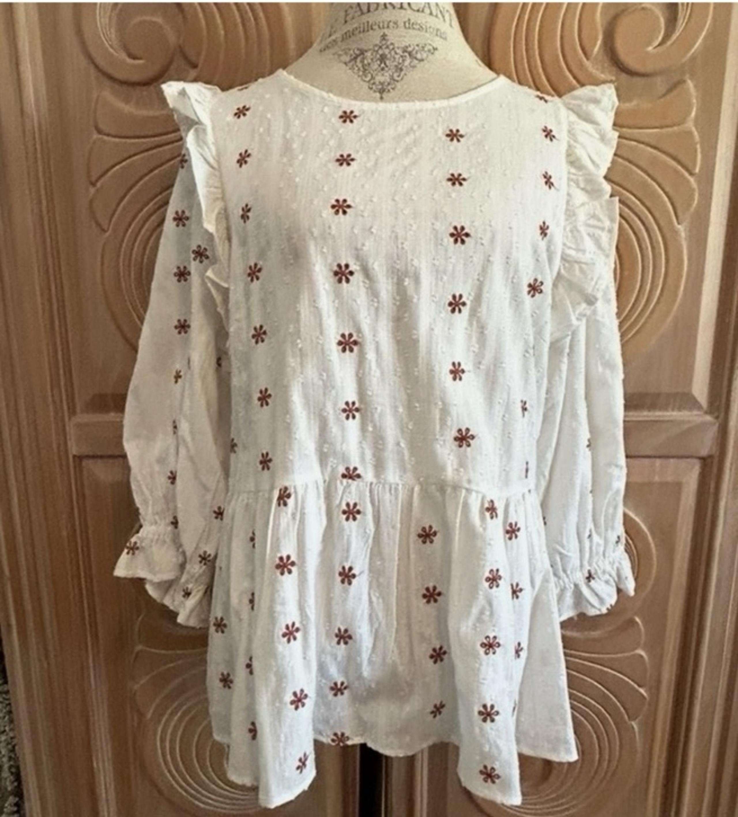 Universal Thread White Blouse with Brown Floral Embroidery Size Large
