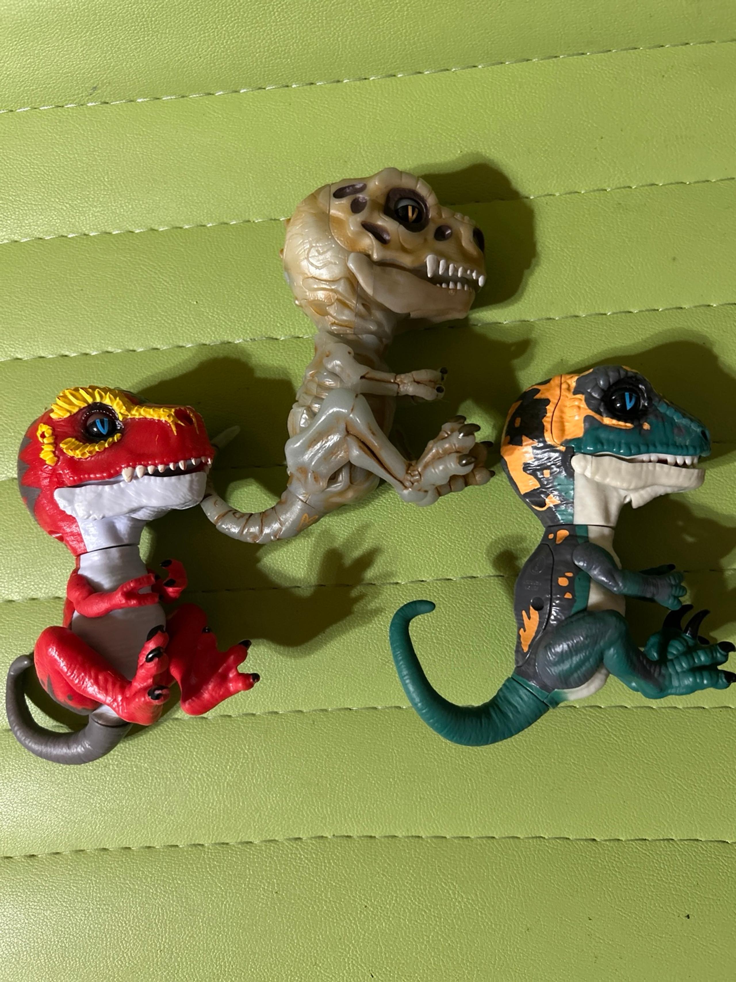 Fingerlings Raptor Dinosaurs