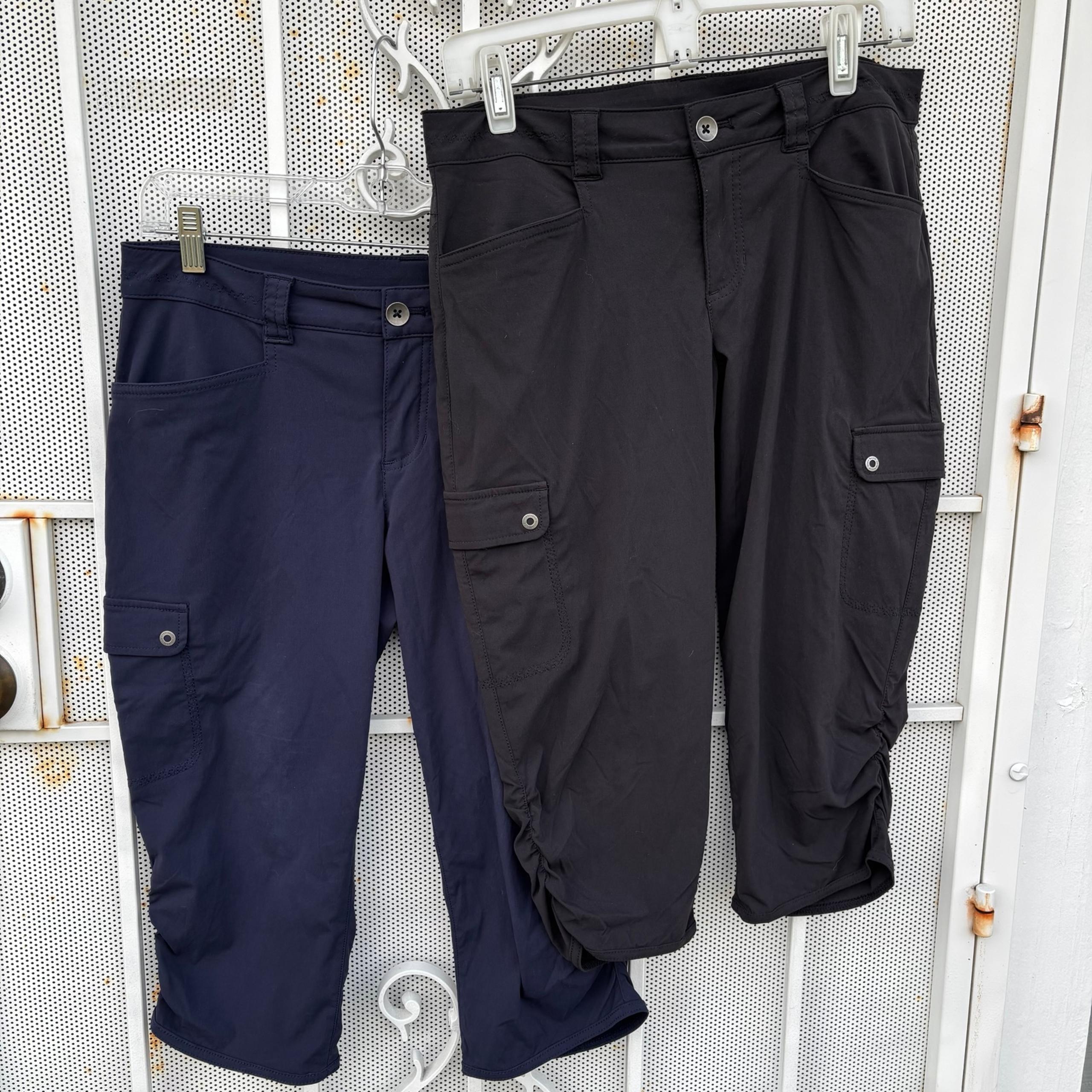 Set of 2- Eddie Bauer women P6 capri cargo pants. W32"XL19" black /blue stretch