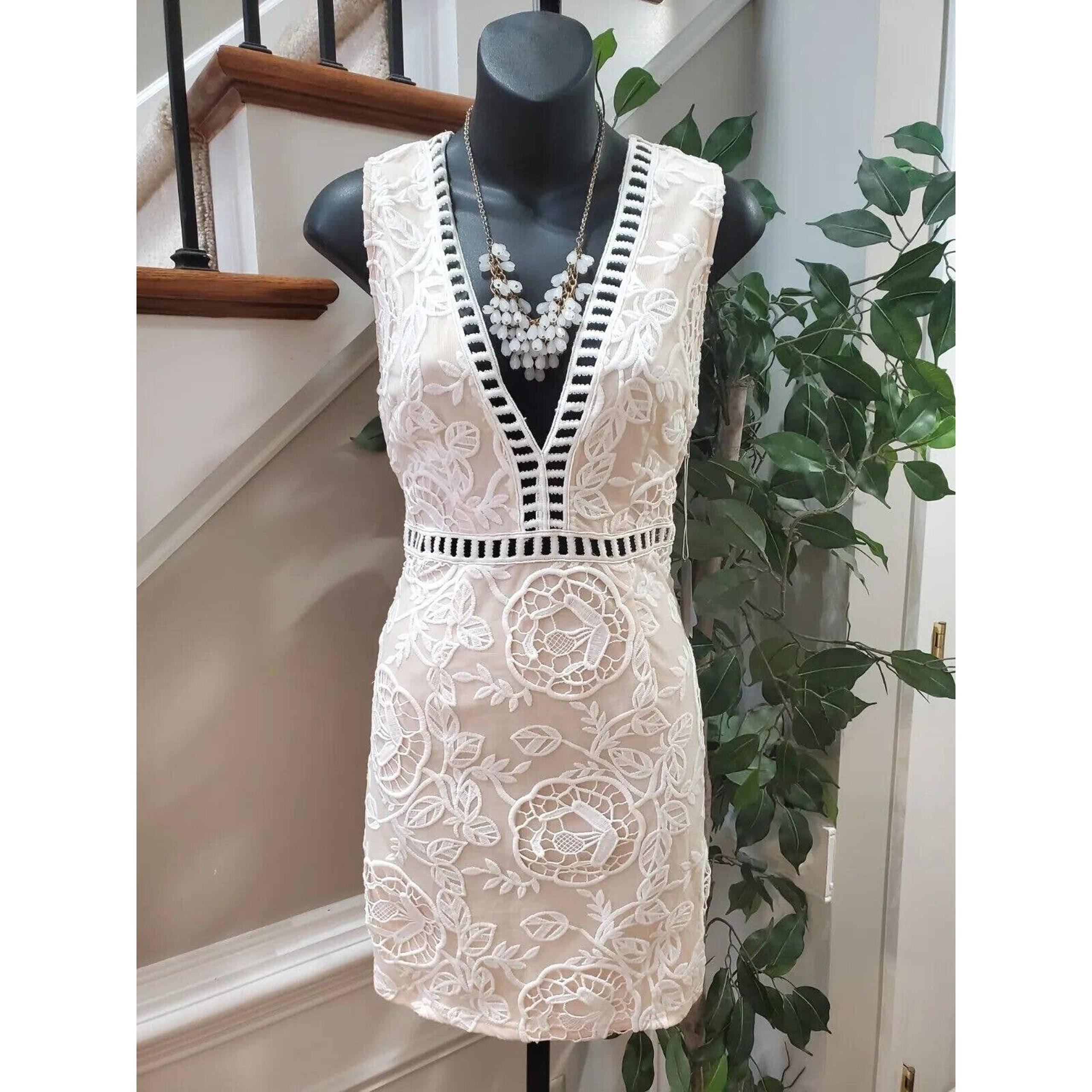 FOREVER 21 Womens Beige Lace Floral V Neck Sleeveless Knee Length Dress Size M
