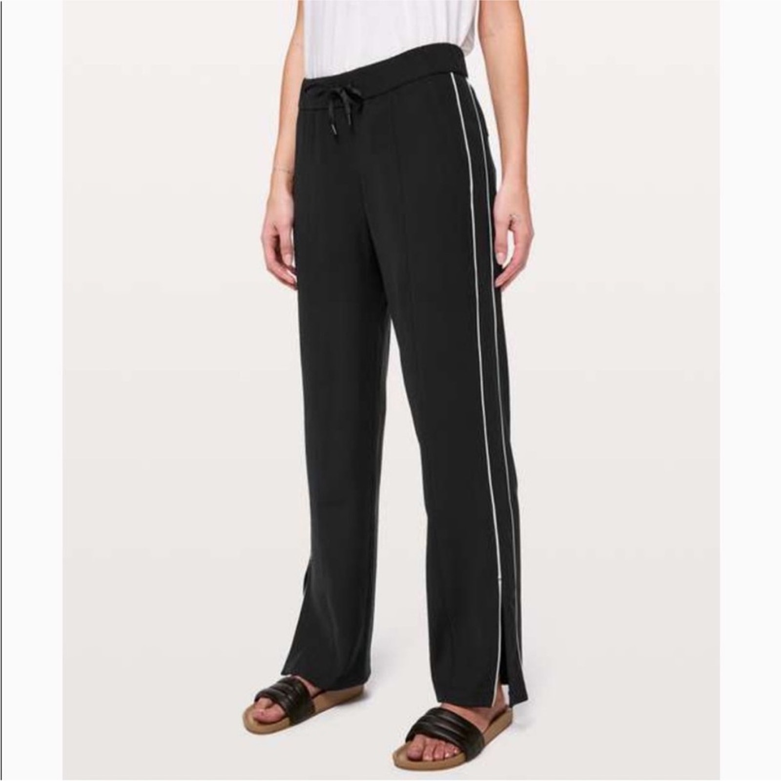 Lululemon On the Right Track Pant in Black Size 2