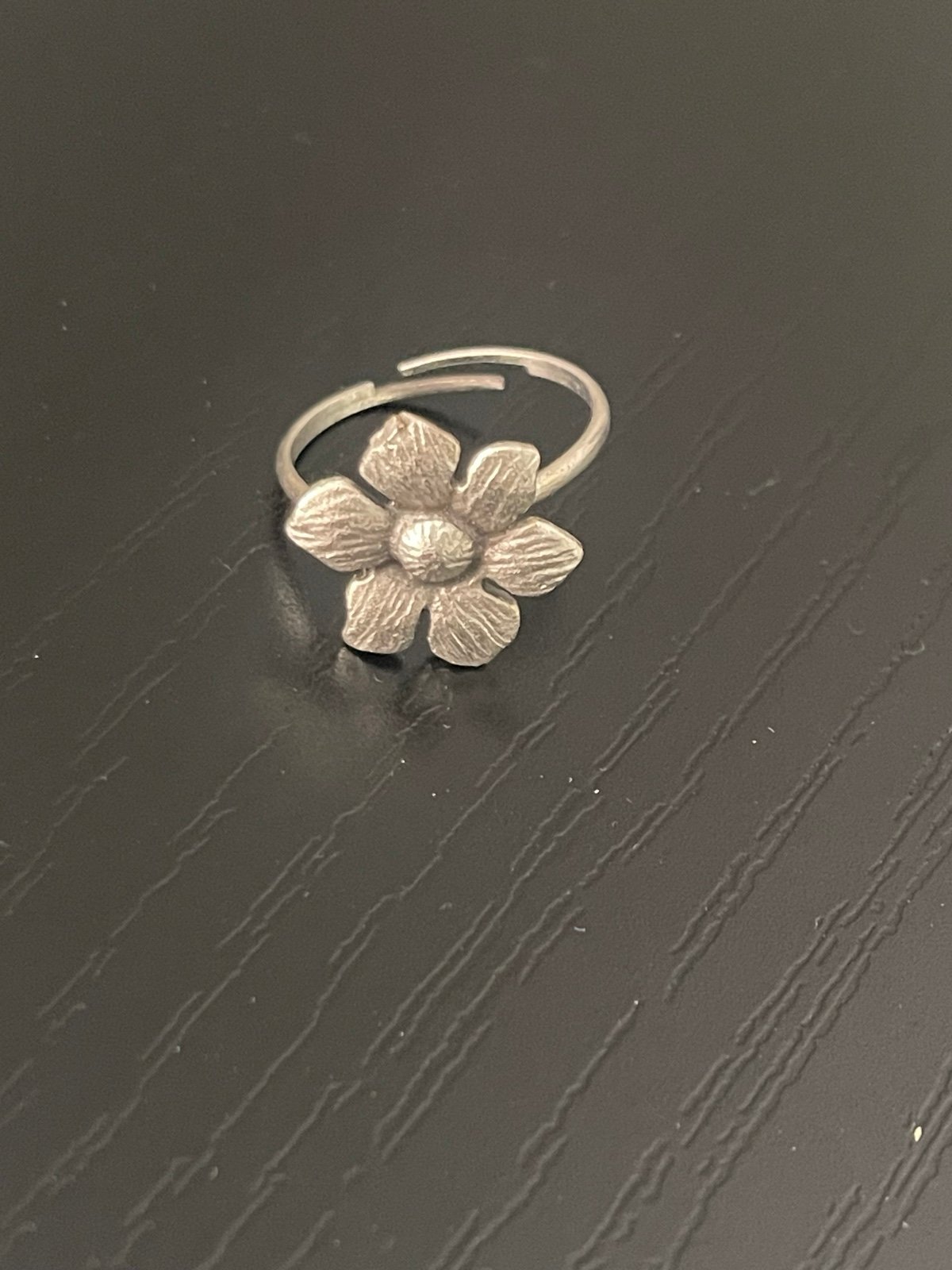 Adjustable flower Ring