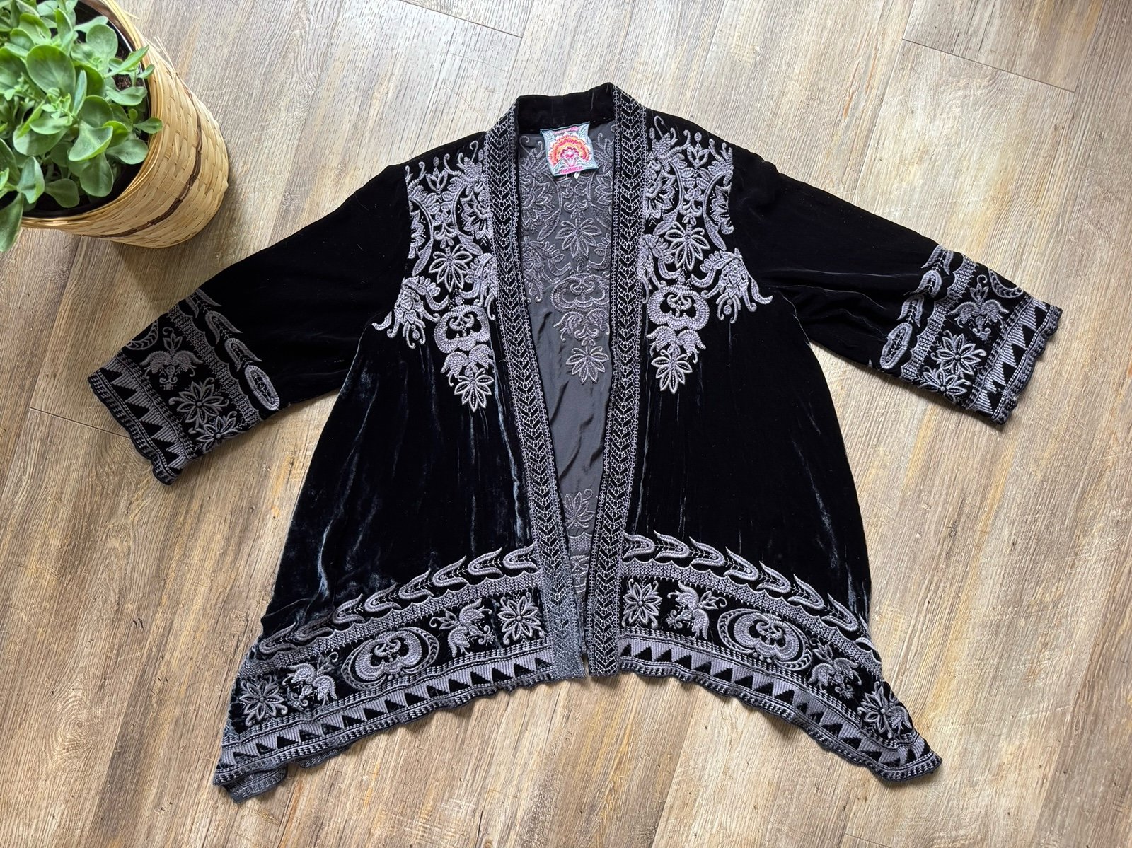 Johnny Was Hirsch Black Embroidered Silk Blend Cardigan Sz M EUC