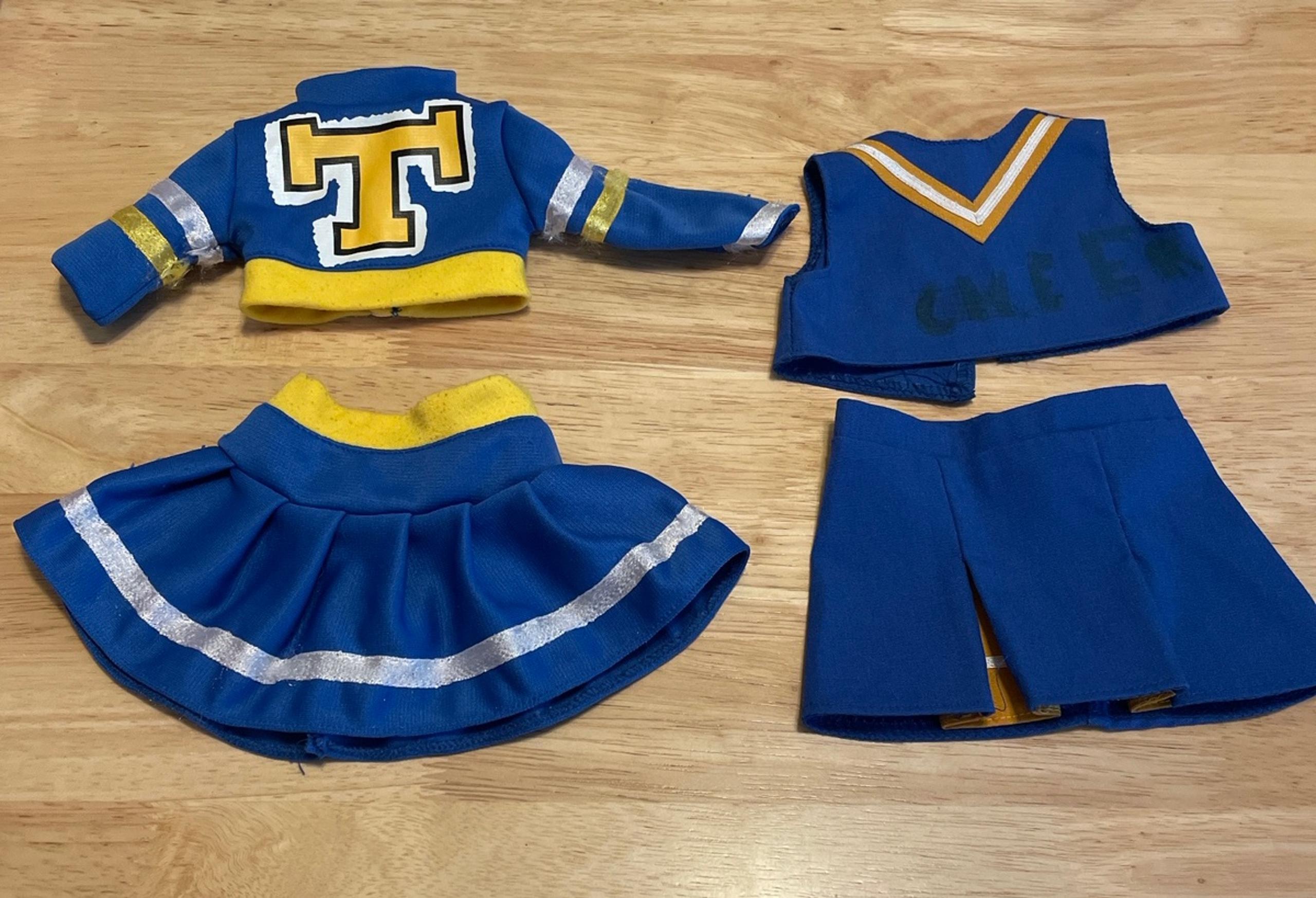 Cheerleader uniforms for 18 inch dolls