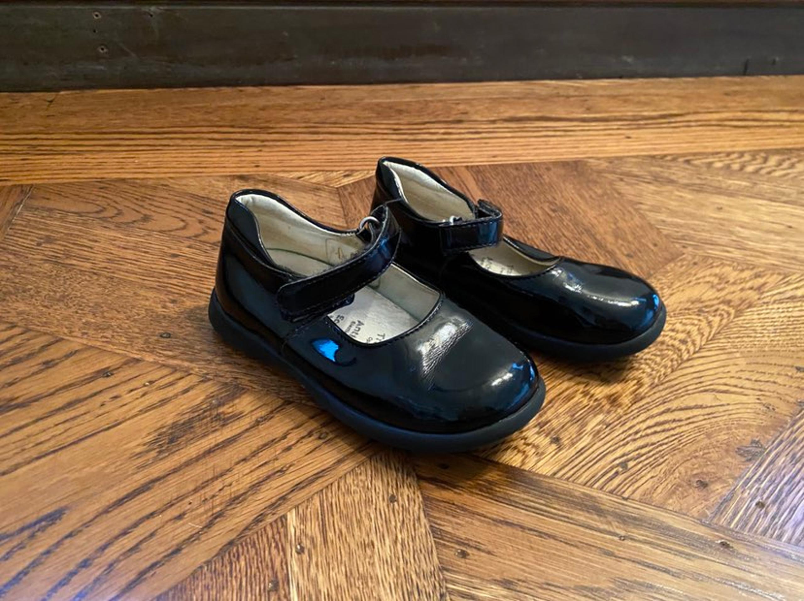 Primigi black patent leather shoes size 25