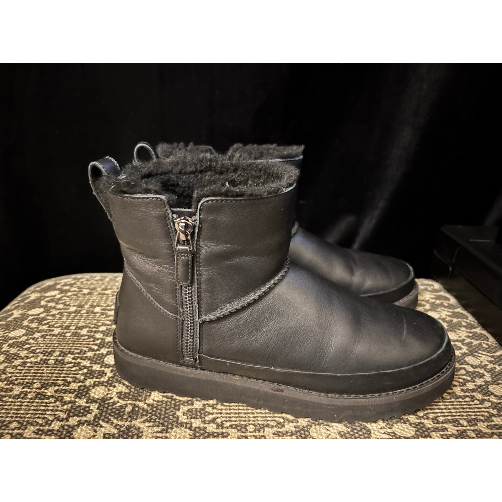 UGG Women's Classic Zip Mini Leather Ankle Boot