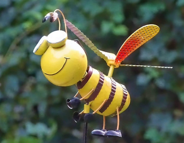 Bumble Bee Metal Yard Art Shefio - Add A Touch of Whimsy to Your Outdoor Living