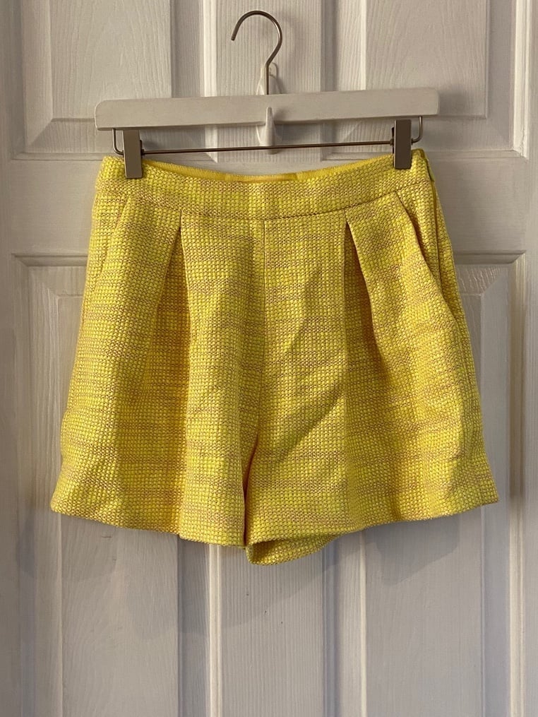 Giambattista Valli Shorts High Waited Pleated Neon Yellow Size XS Made in Italy