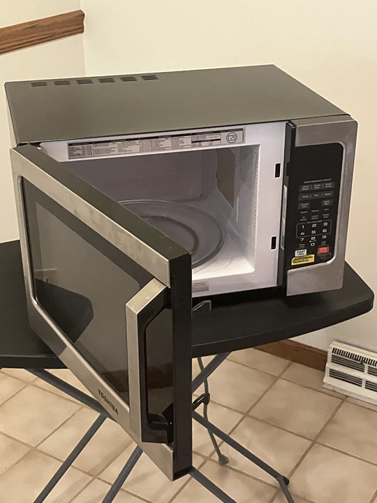 Microwave Oven Toshiba em131a5c-ss Good Quality (Price Negotiable)