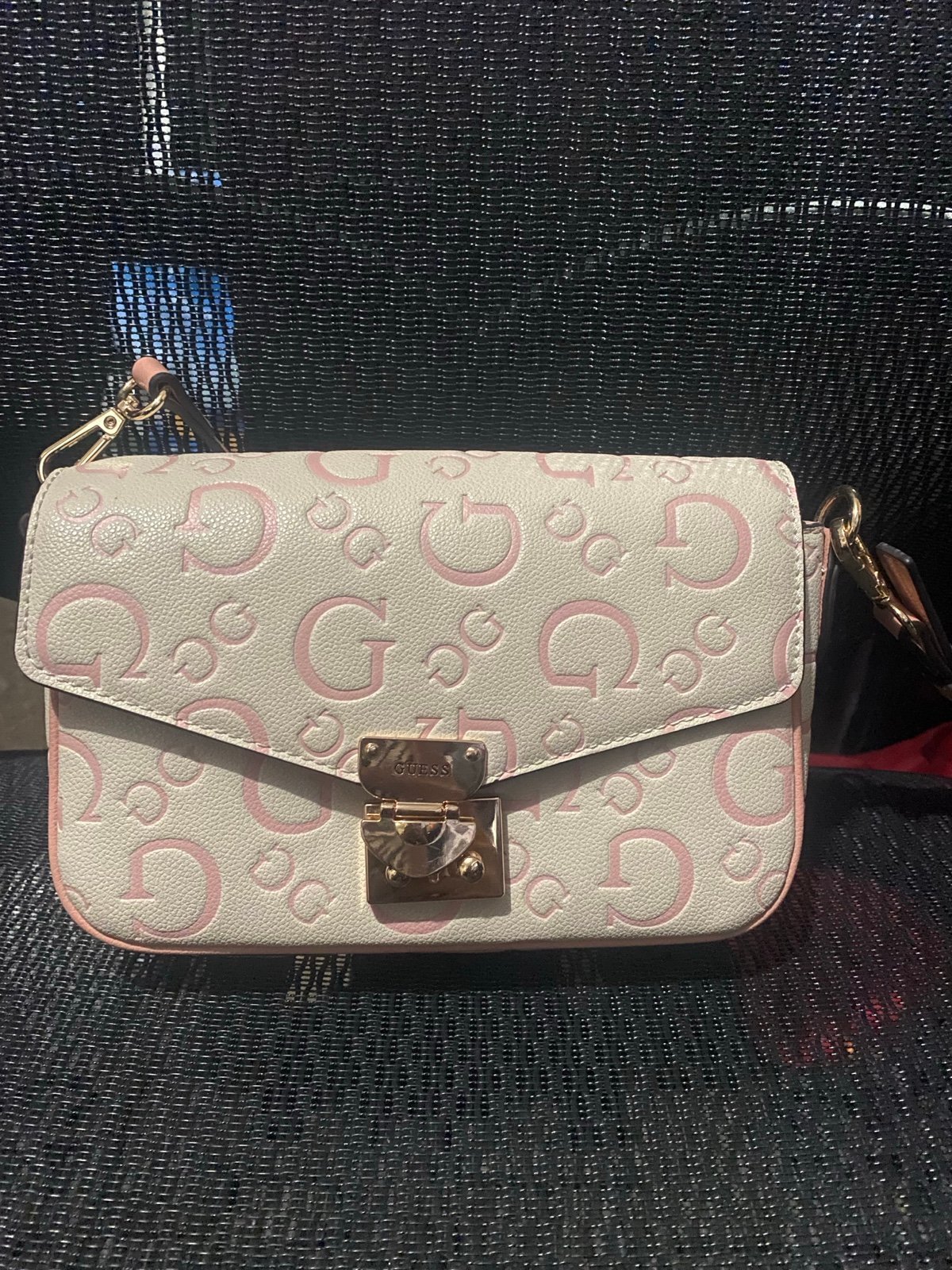 pink Crossbody GUESS bag