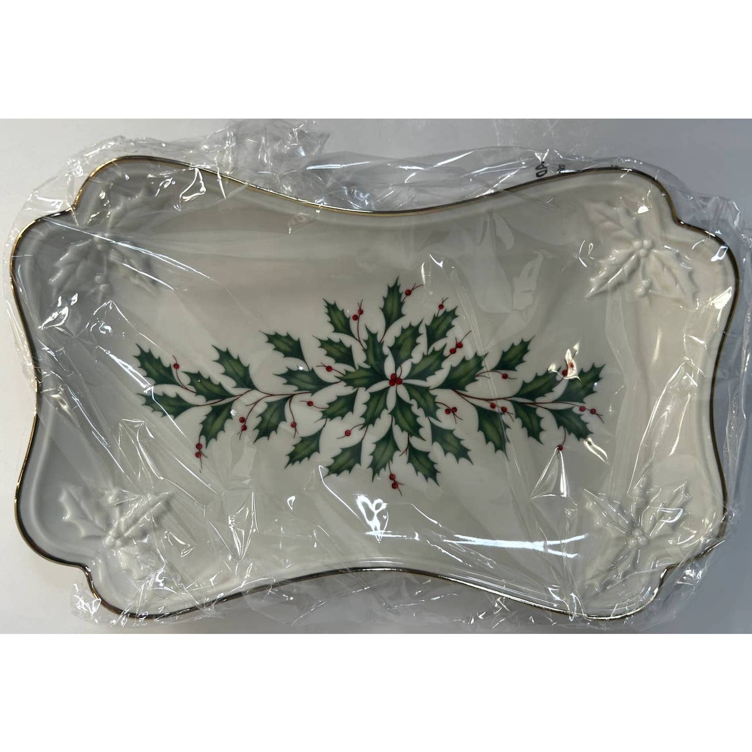 NEW LENOX Holiday Canape Appetizer Curved Rim Holly Berry Plate *Never Opened*