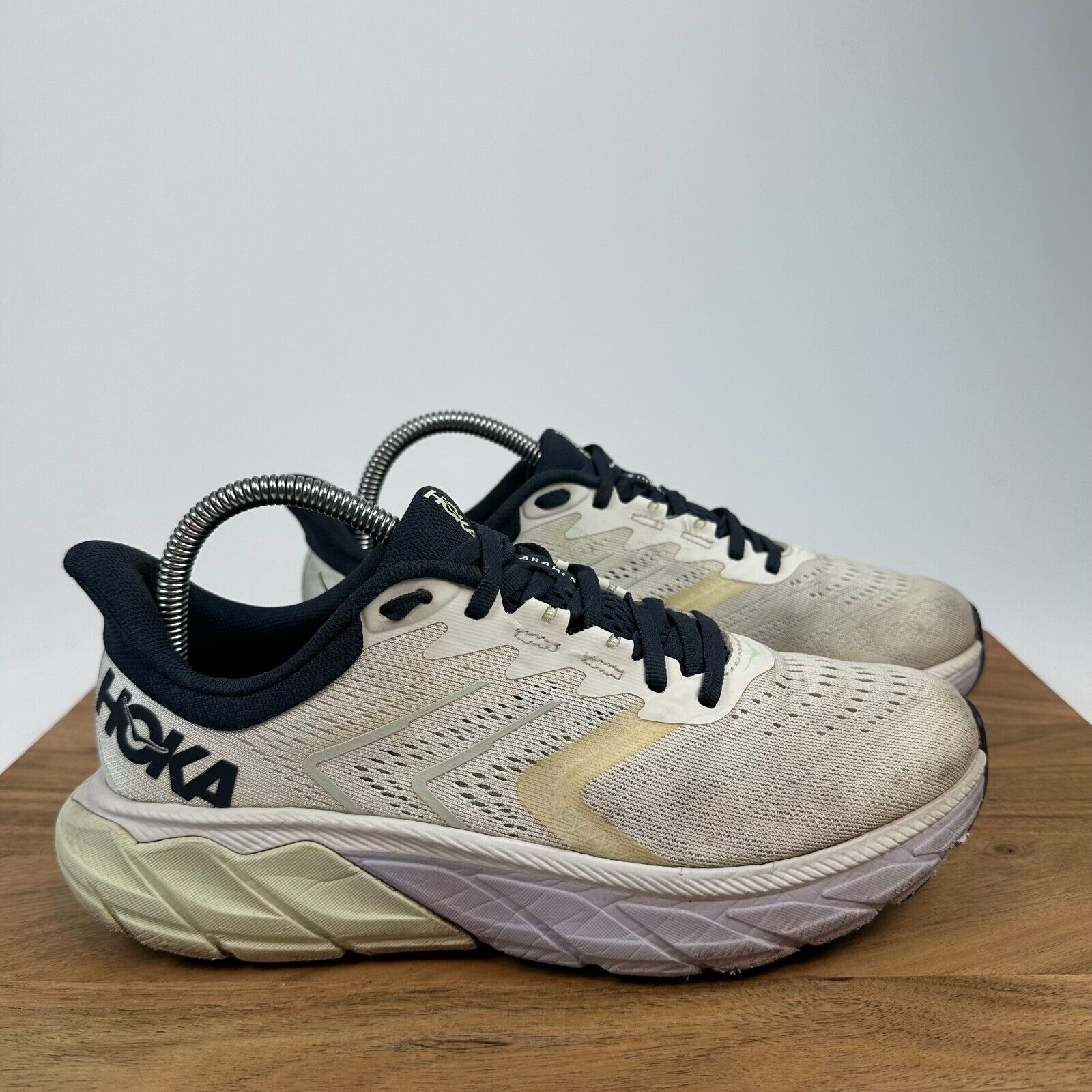 Womens Hoka One One Arahi 5 White Athletic Running Sneakers Shoes Size 8.5 D