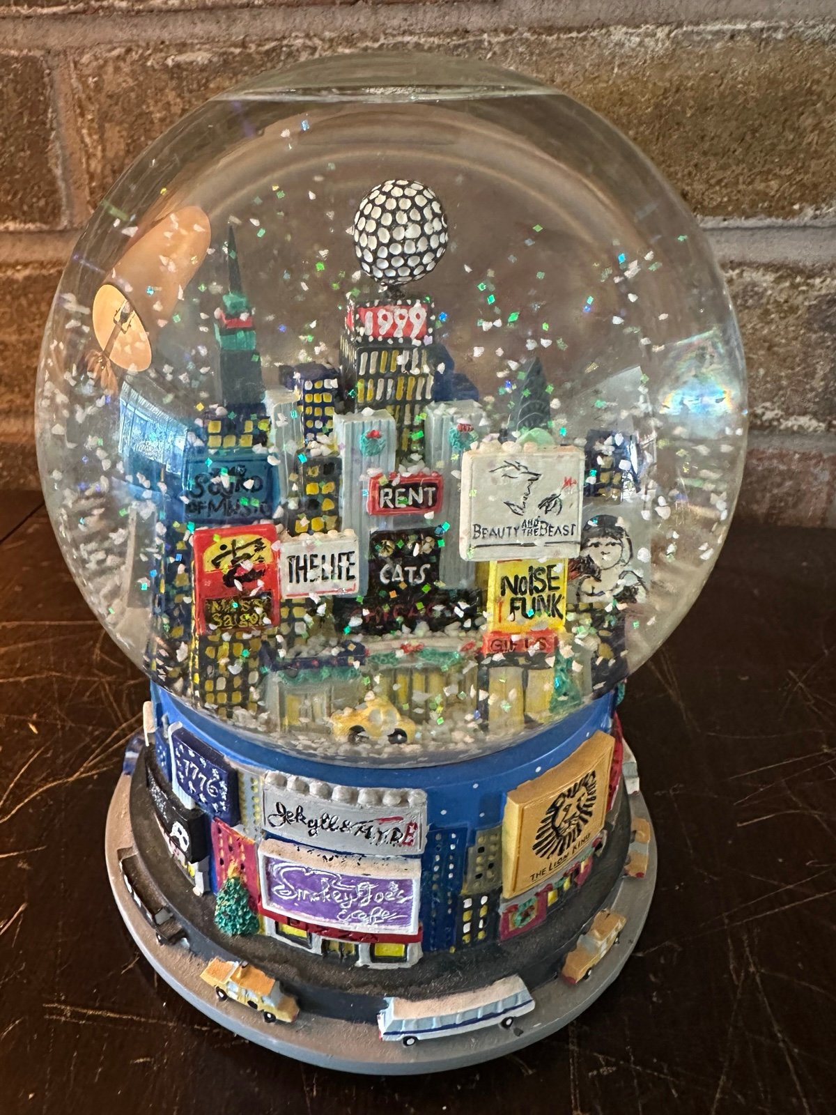 1999 New York City Musical Snow Globe