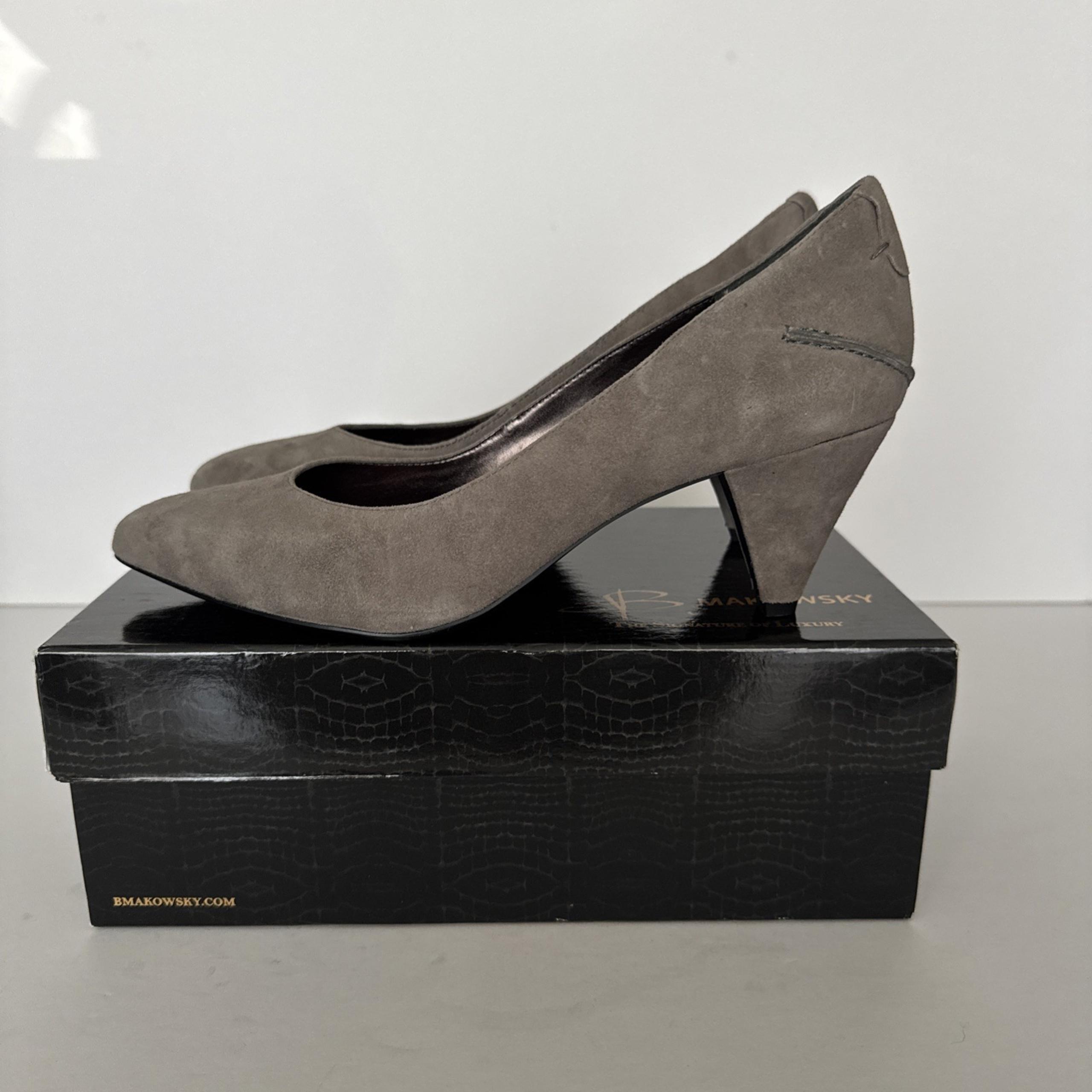B Makowsky Shoes Gray Suede Leather Nubuck Pumps Heels Neutral Women Size 8 M