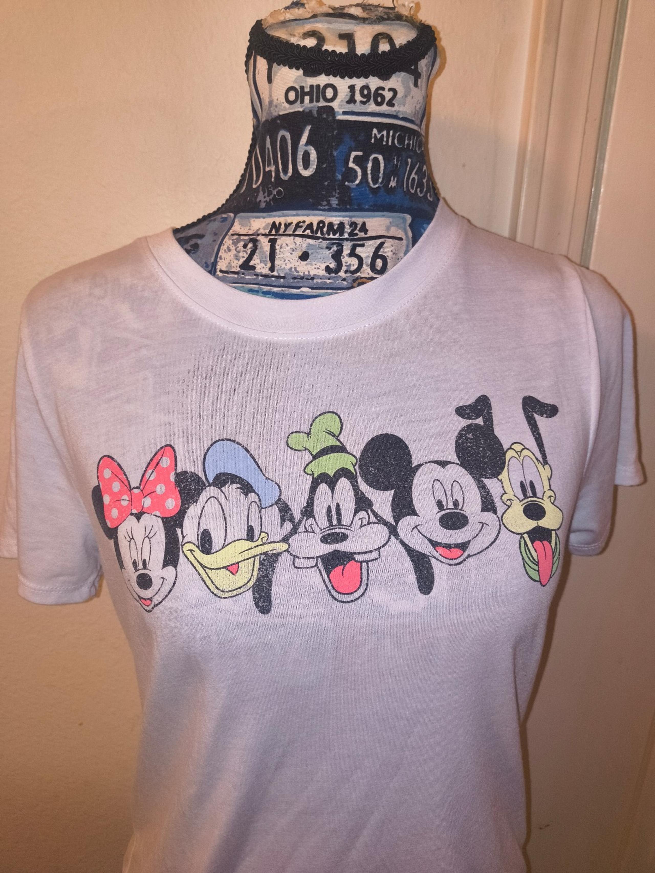 Disney Disneyland women's medium tee shirt Mickey Minnie mouse goofy Donald duck
