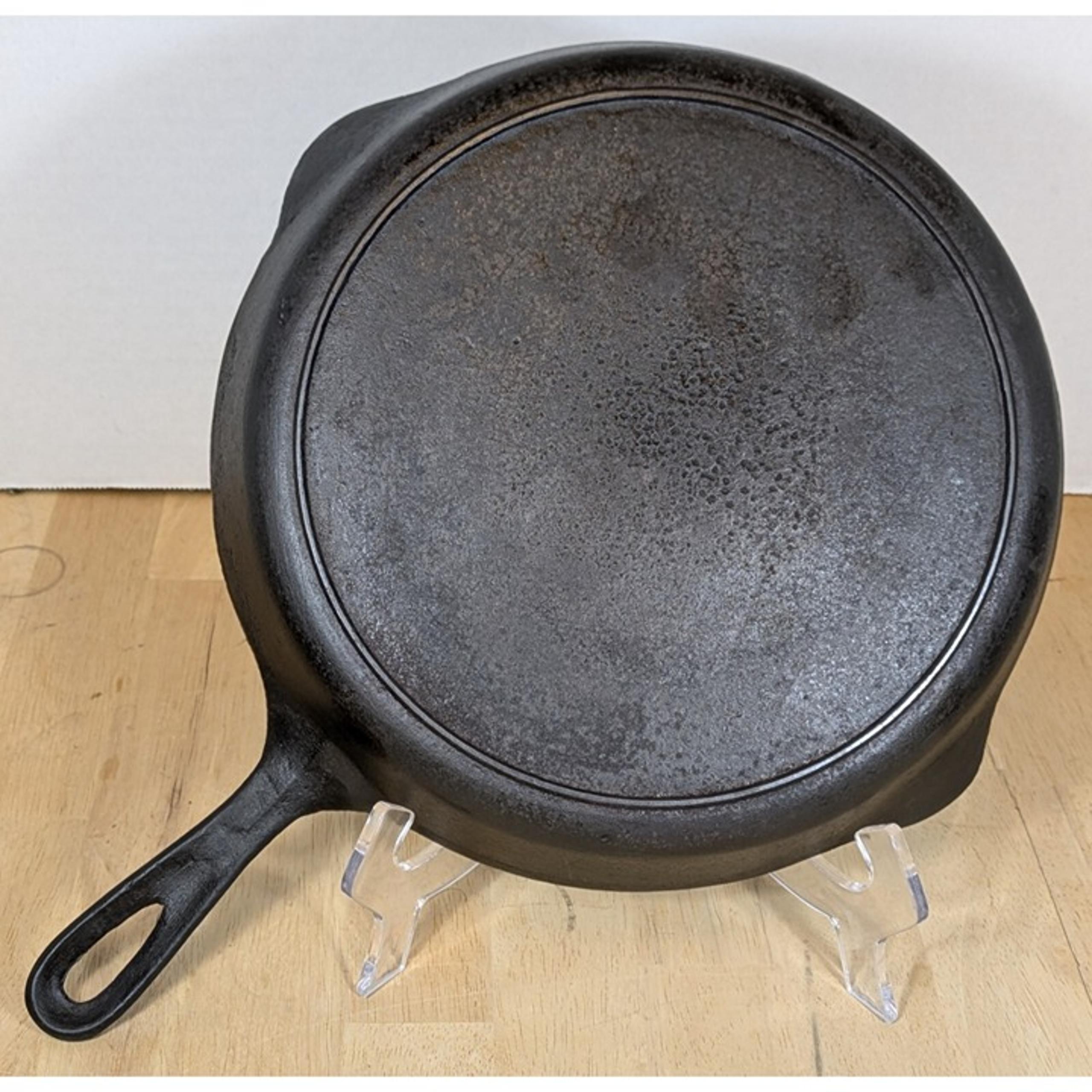 Lodge #8 Cast Iron Skillet, Unmarked, No Notch, Heat Ring, Raised 8 On Handle