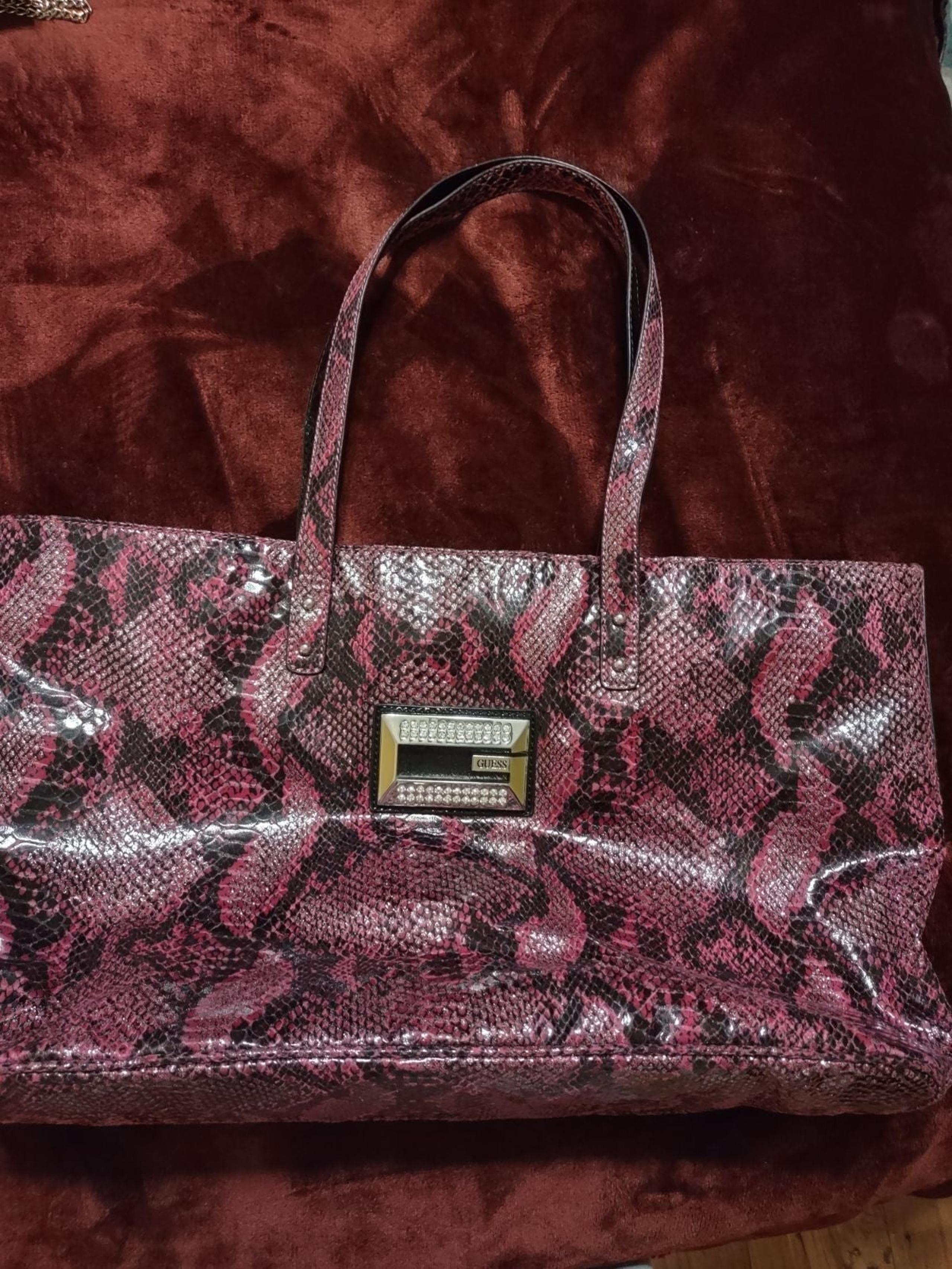 Guess weekender