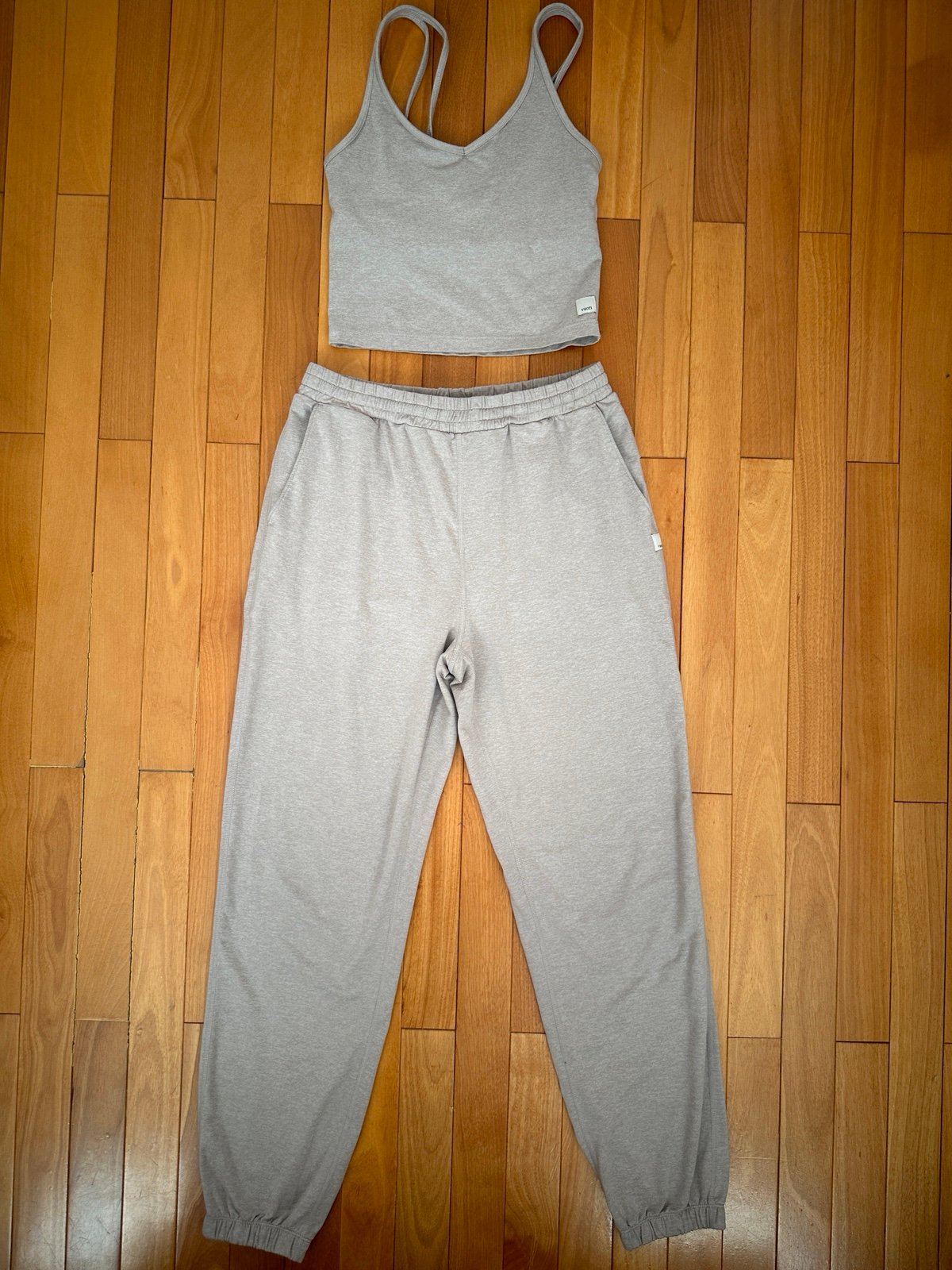 Vuori Halo Performance Crop & Boyfriend Jogger Set X-Small