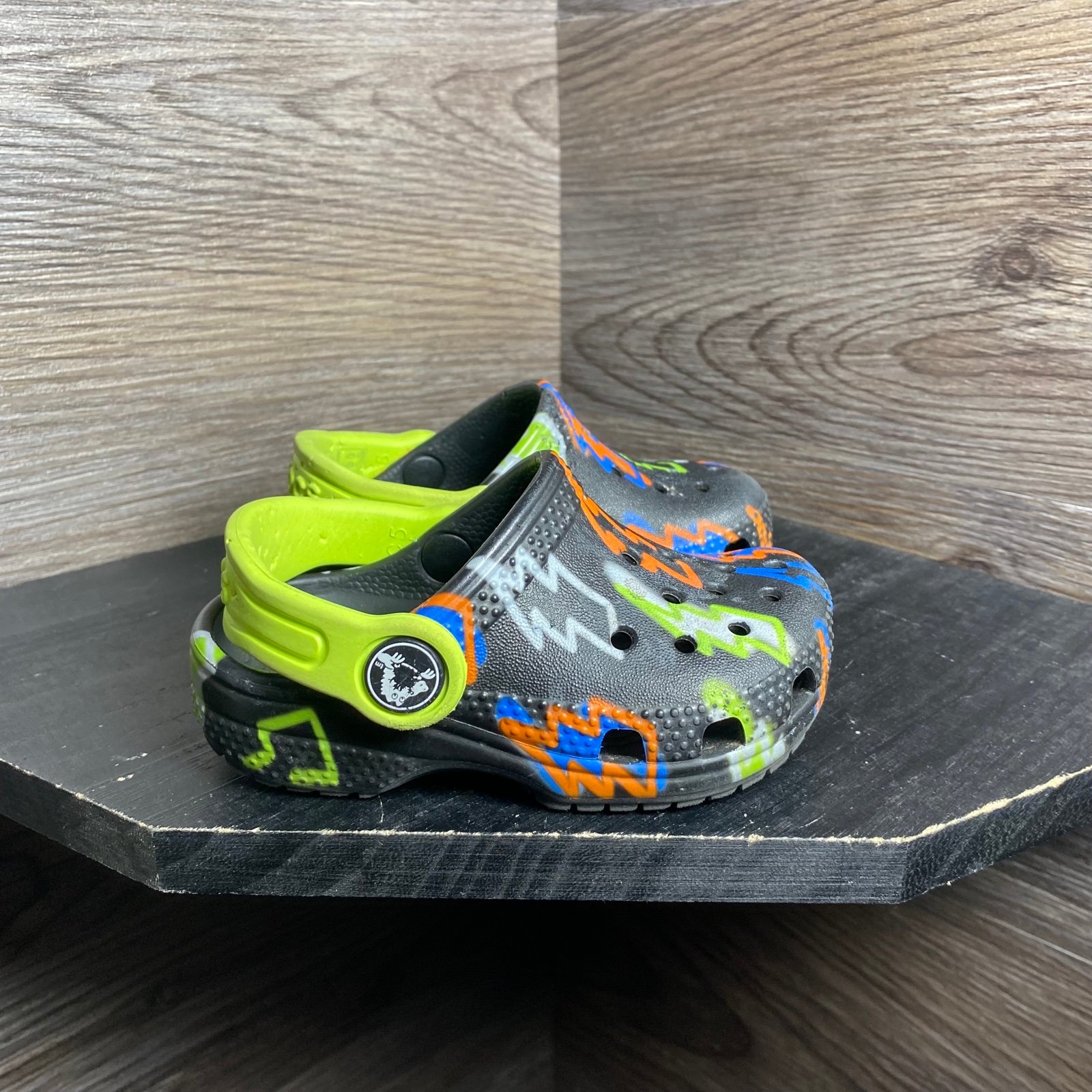 Crocs lightning black green blue sandals
