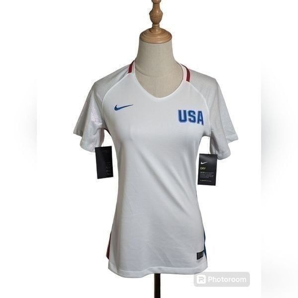 Nike USA White Stretch Tee Shirt NWT