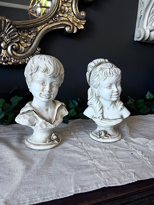 Vintage 1962 Universal Statuary Corr Chicago Sculptures -set of 2