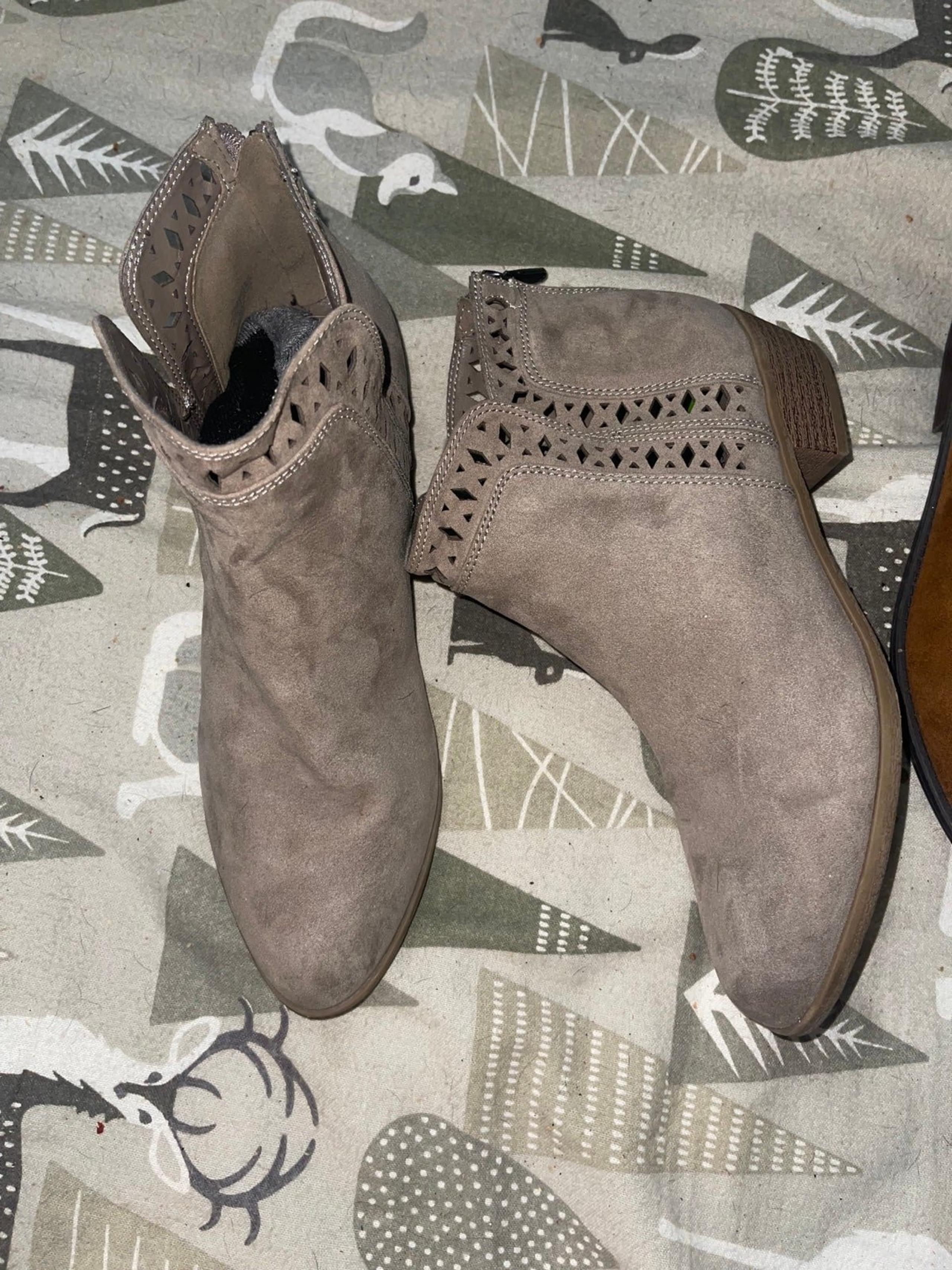 Womens Indigo Inc. Brand Ankle Boots Size 9