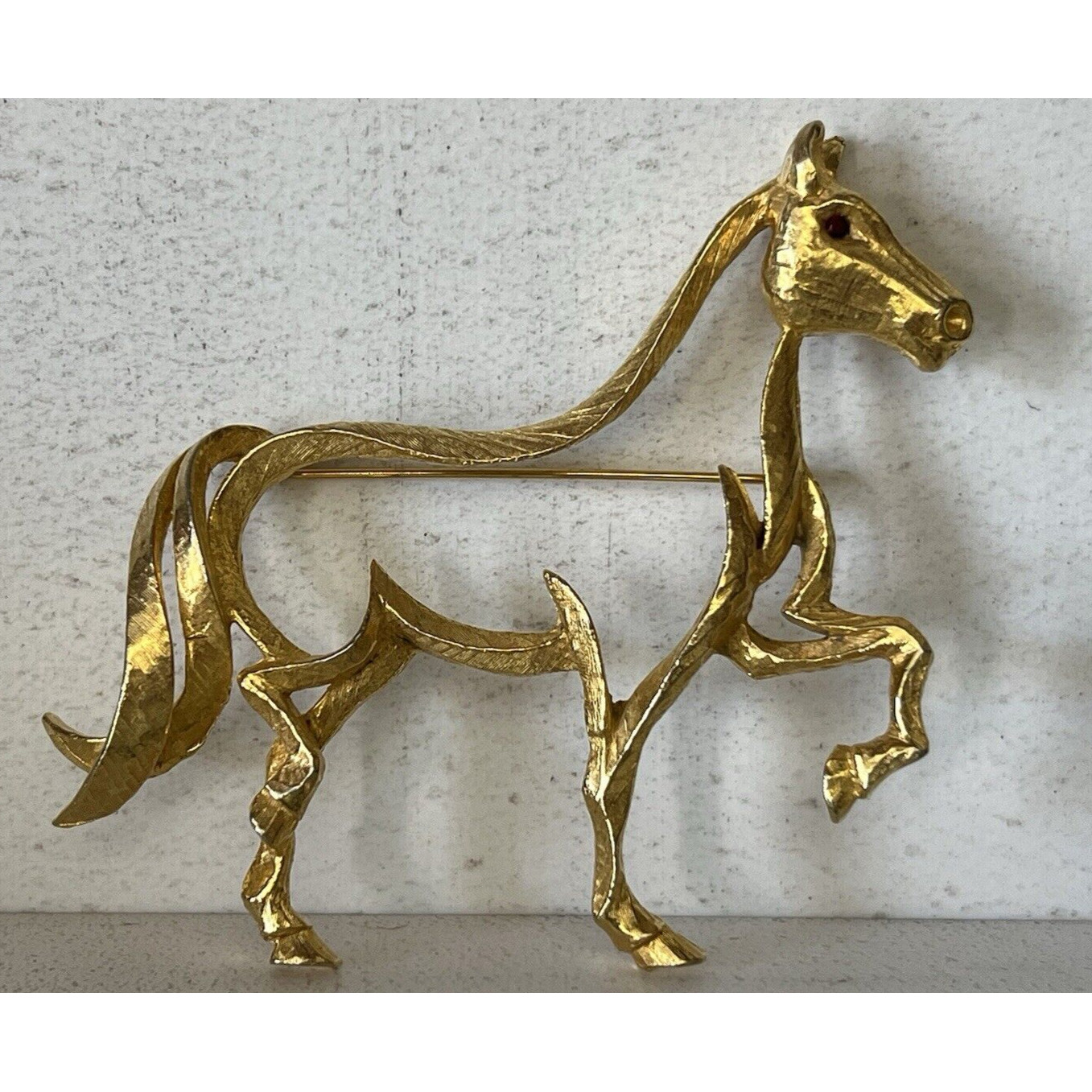 Vintage Signed Jeanne Brushed Gold Plated Red Eye Open Work Horse Pin Brooch