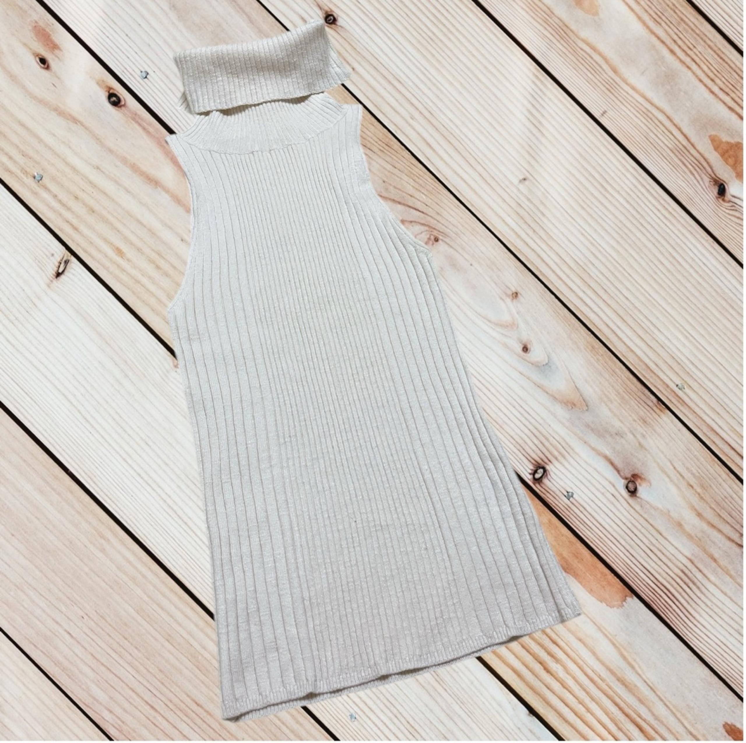NWT Wild Pearl S ivory eggnog sleeveless turtleneck