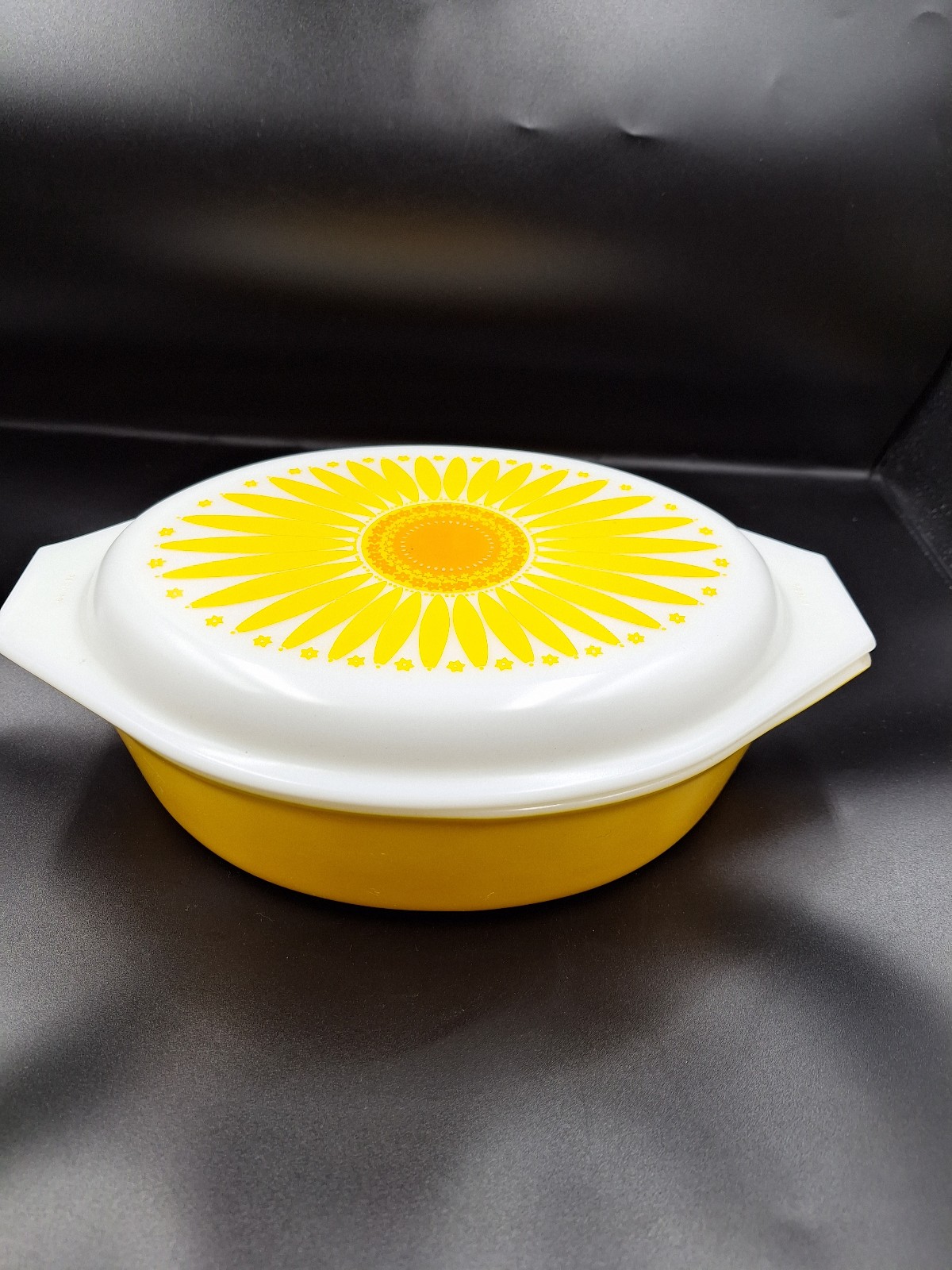 PYREX SUNFLOWER DAISY 2.5 QT CASSEROLE