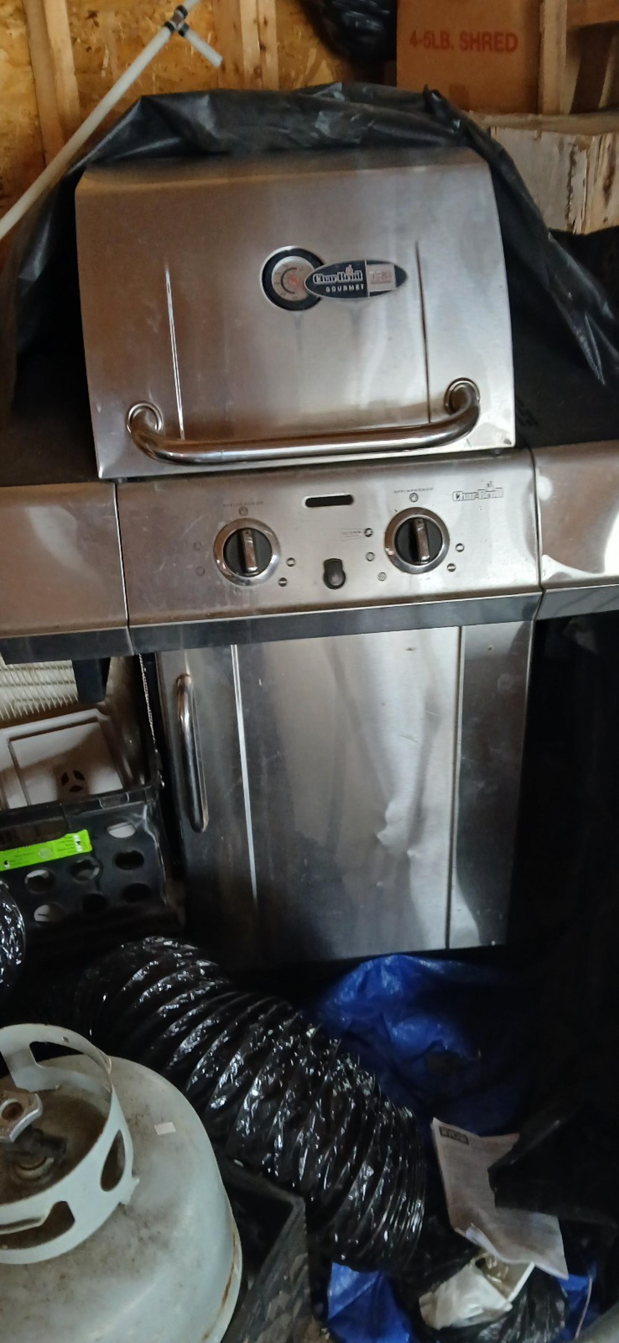 Charbroil gourmet grill with Tru infrared cooking