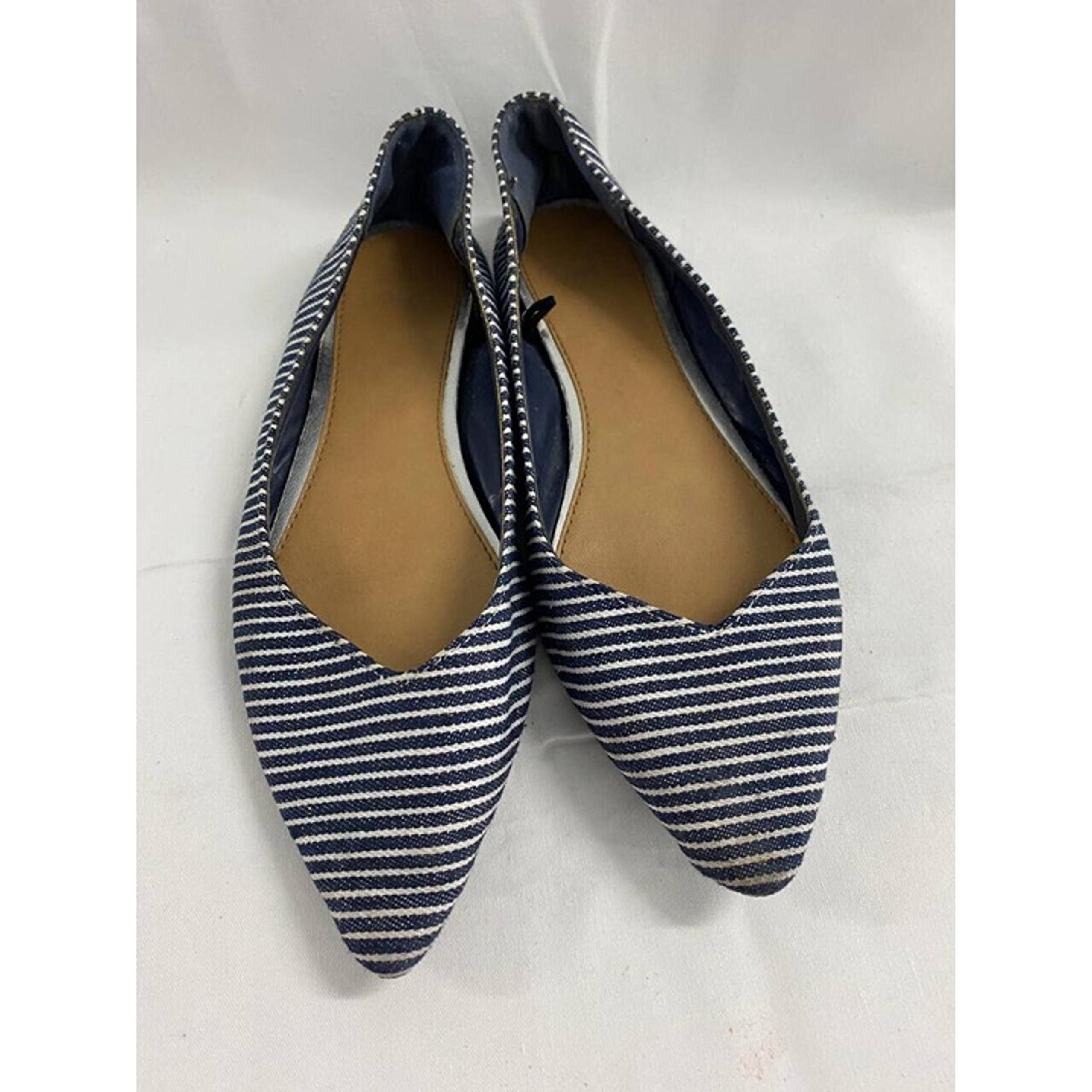 Women’s Gap stripe Blue and white size 7 women’s Ballerina flats