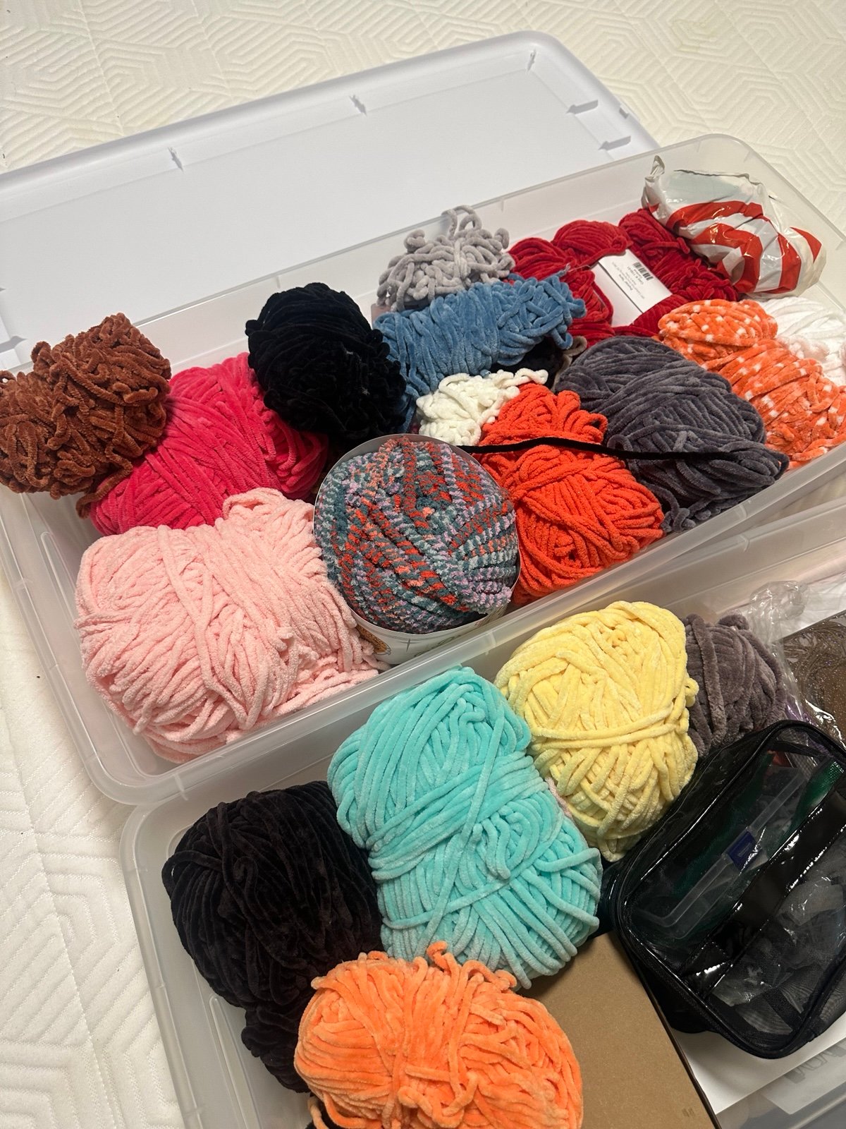 Chenille yarn lot