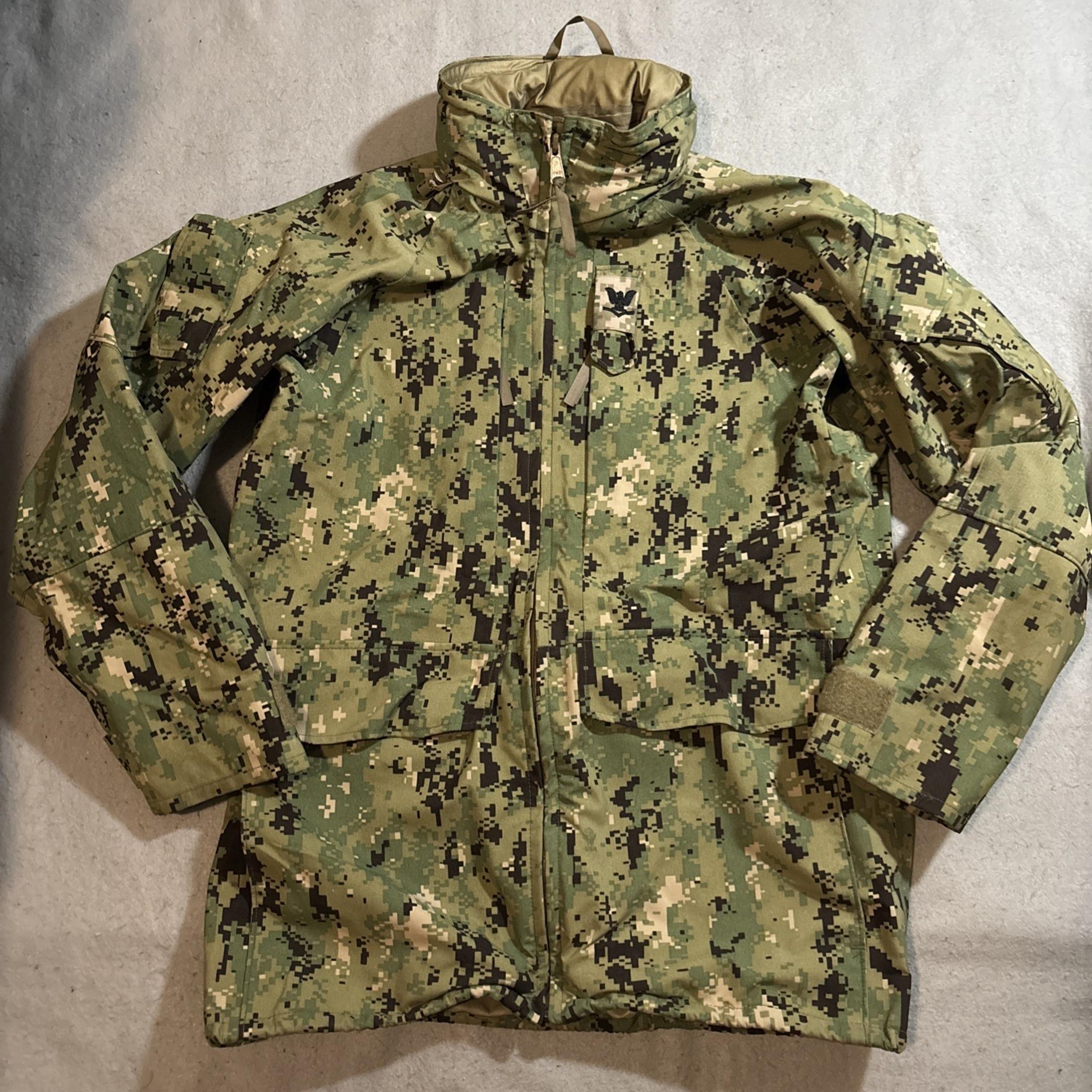 US Navy Working Uniform NWU Type III Parka Small Long AOR2 Goretex Hooded
