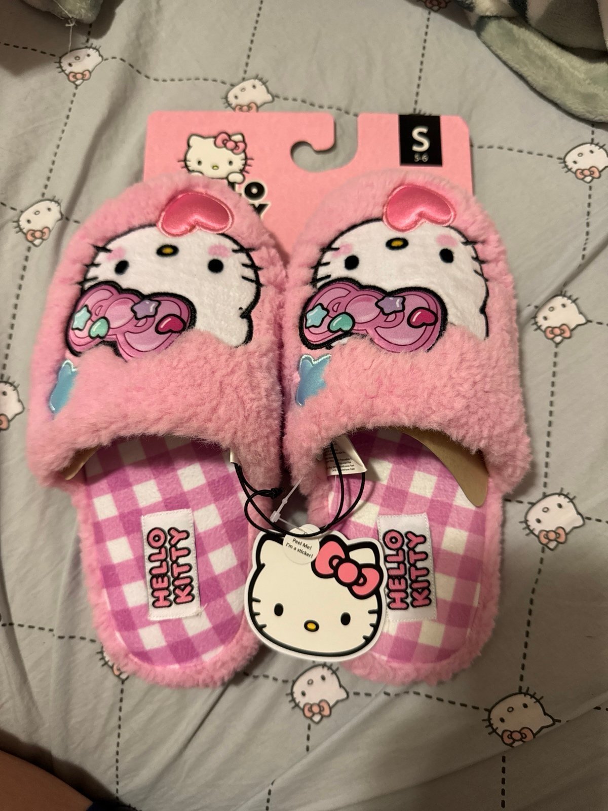 Hello Kitty pink valentines slippers size small(5-6)