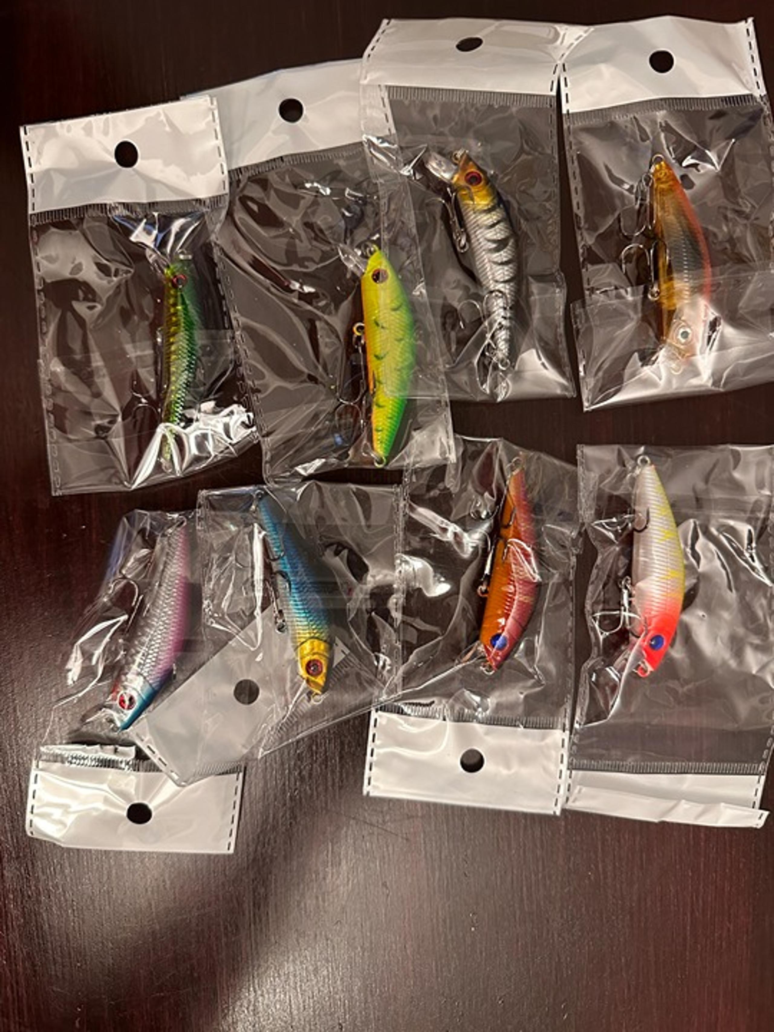8pc Fishing Lure W/ Rattle Bead