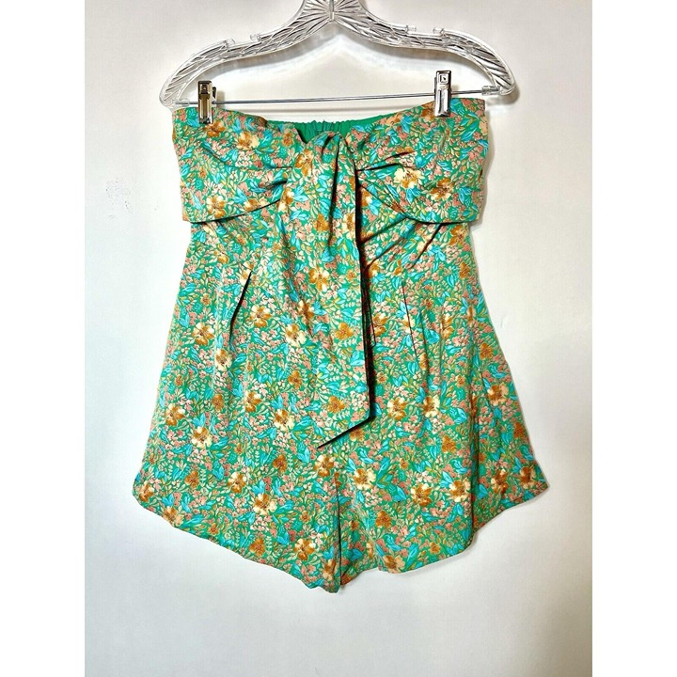 Pink Lilly Romper sleeveless and strapless womens size Medium 3 inch inseam