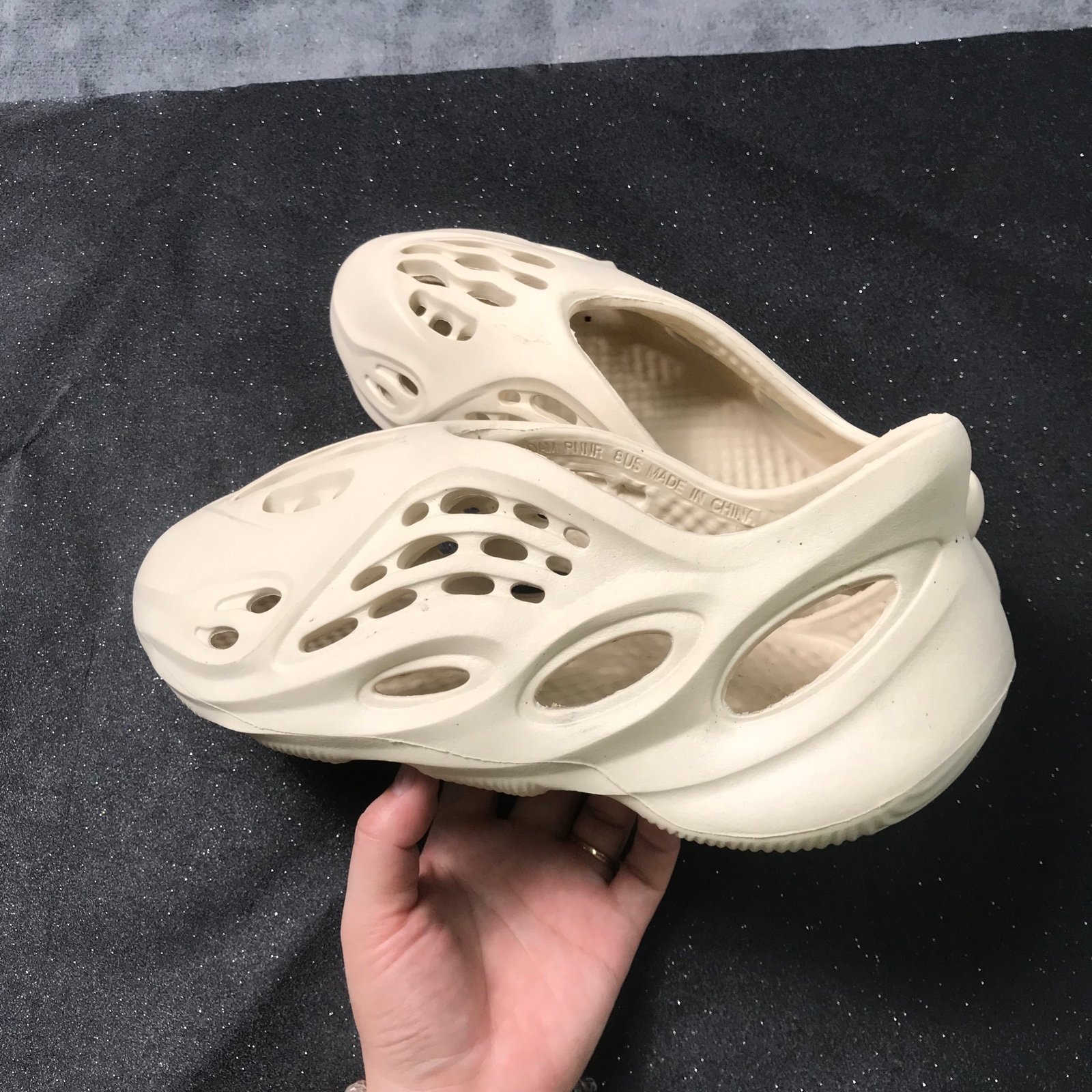 Yeezy Foam Runner size men 6 women 8